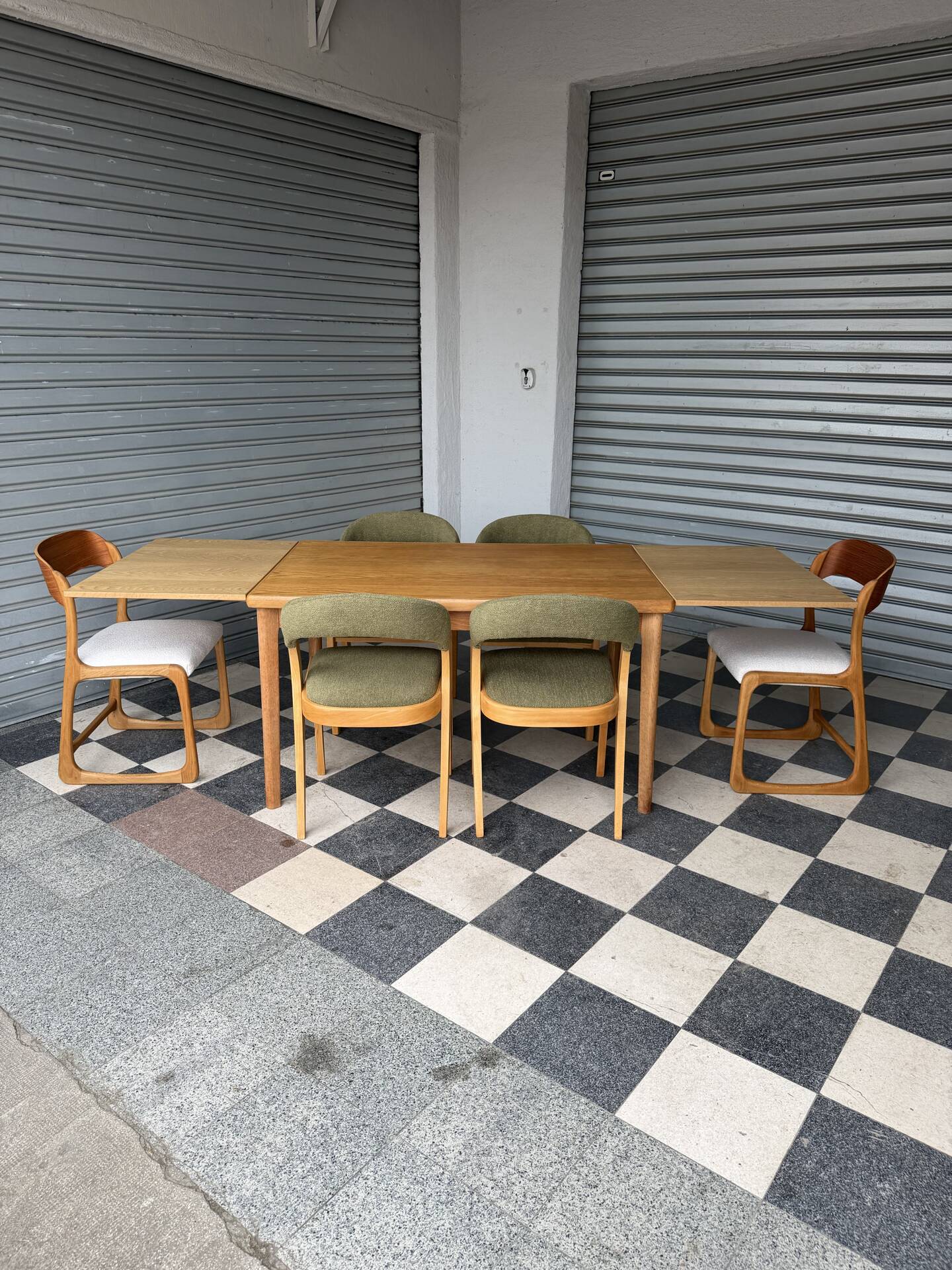 Table scandinave en chêne