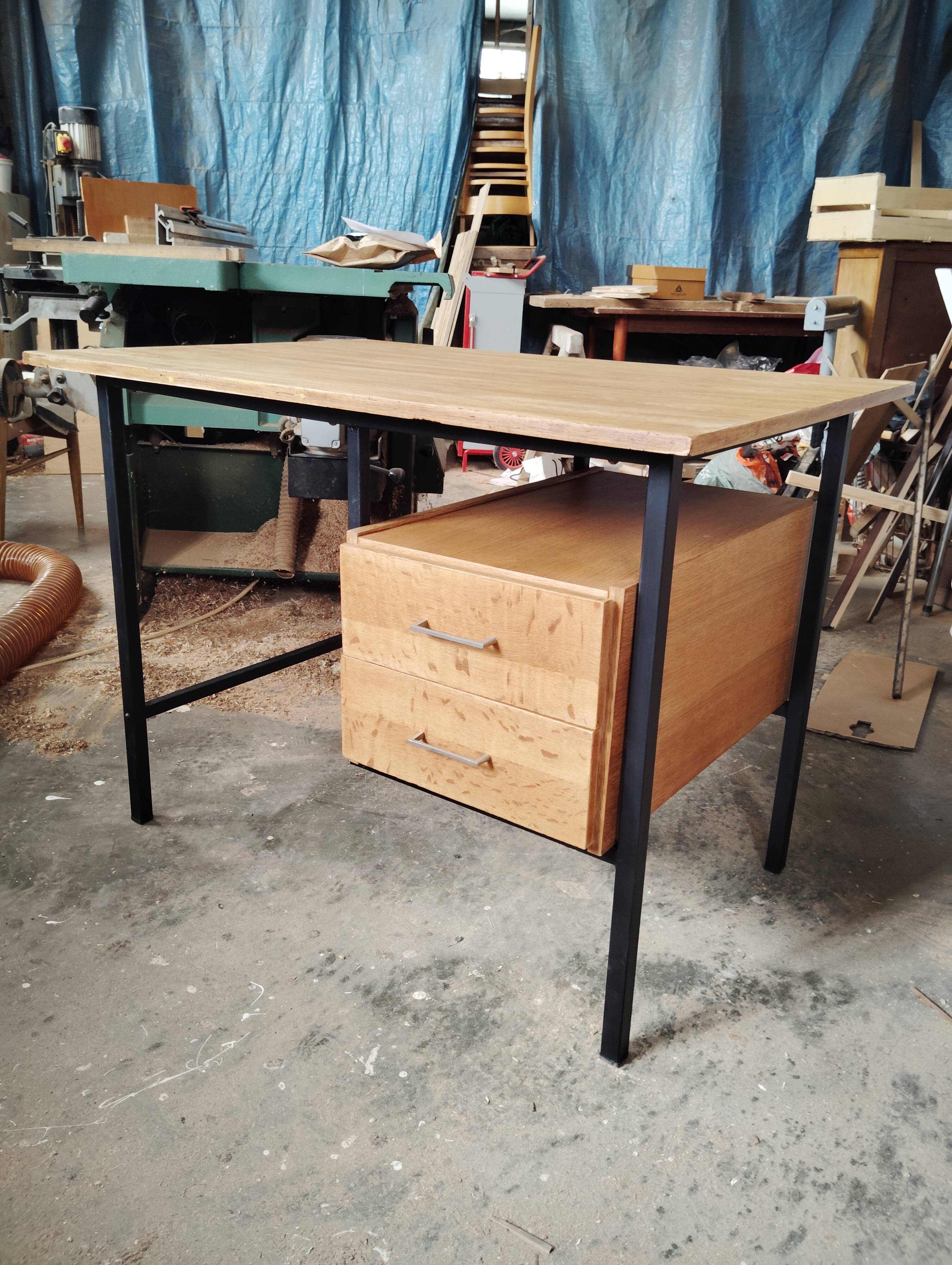 Bureau moderniste ou industriel