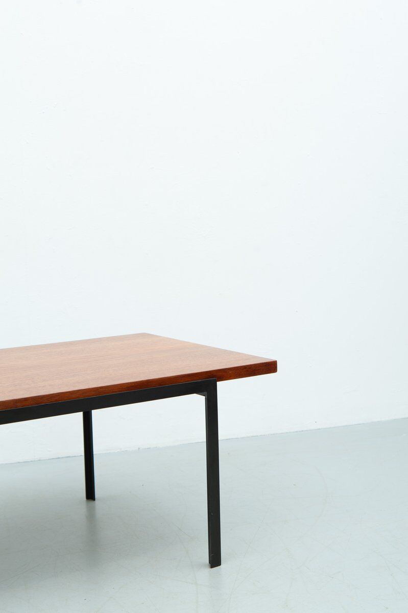 Table basse T-Angel en teck par Florence Knoll pour Knoll Inc. / Knoll International, années 1950.