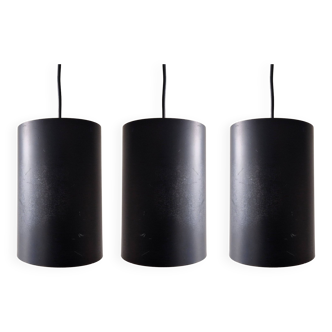 Ensemble de 3 suspensions cylindriques noires, par Eila & John Meiling pour Louis Poulsen, Danemark 1967