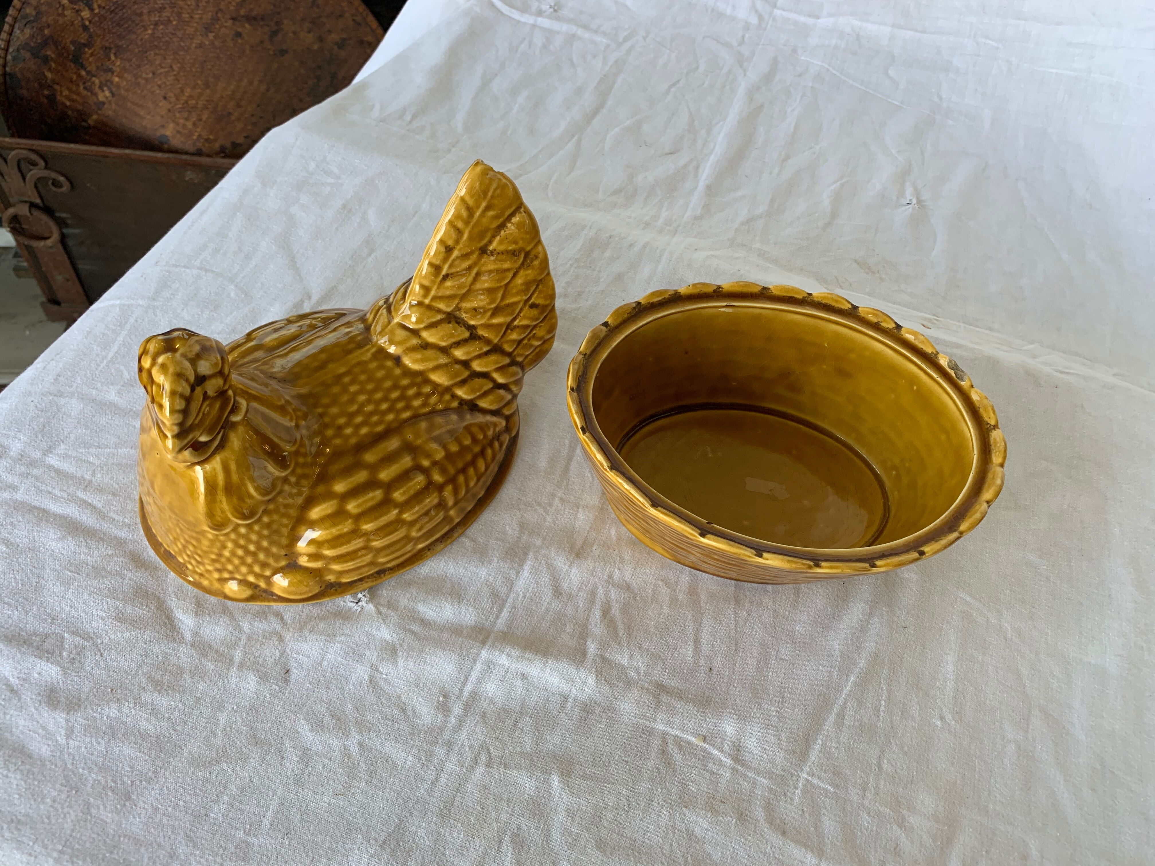 Terrine ceramic hen