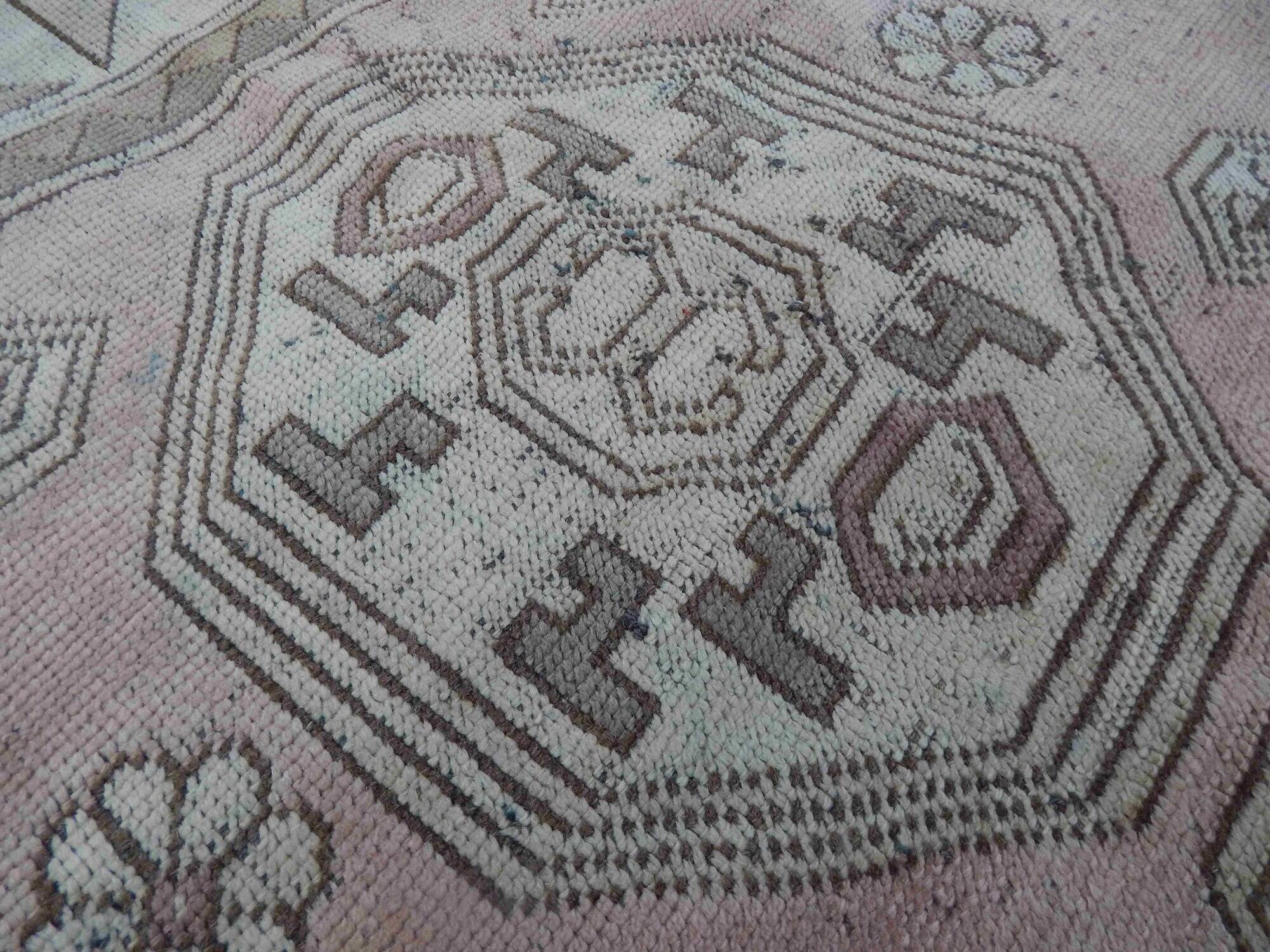 Vintage Turkish Oushak rug 121x140 cm