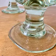 4 verres sur pied en verre soufflé artisanal de teinte verte