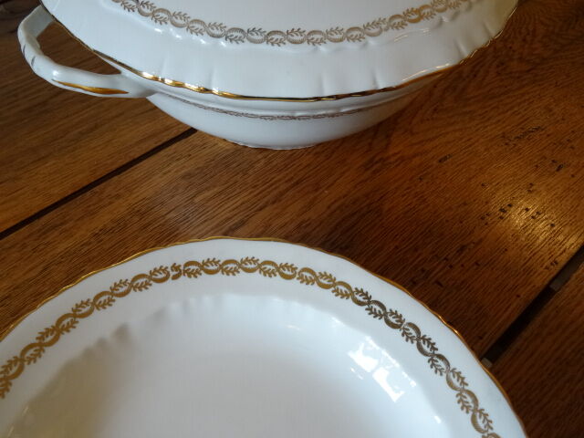 Plates and tureen vintage