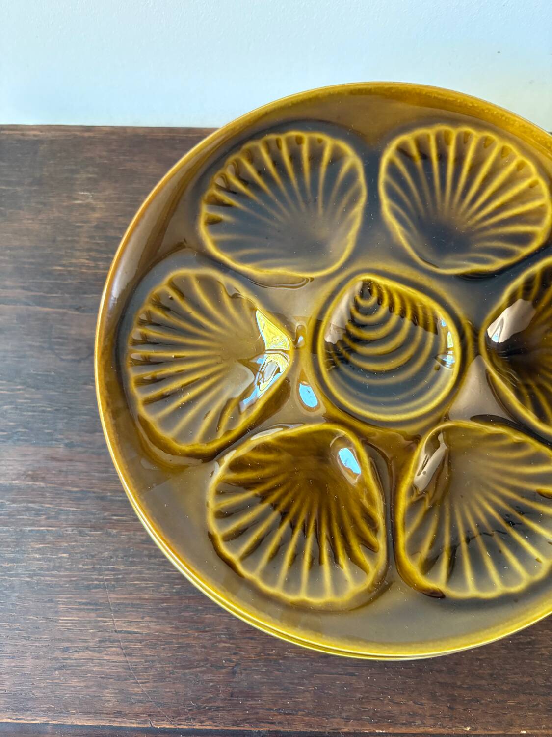 Set of 7 vintage khaki oyster plates