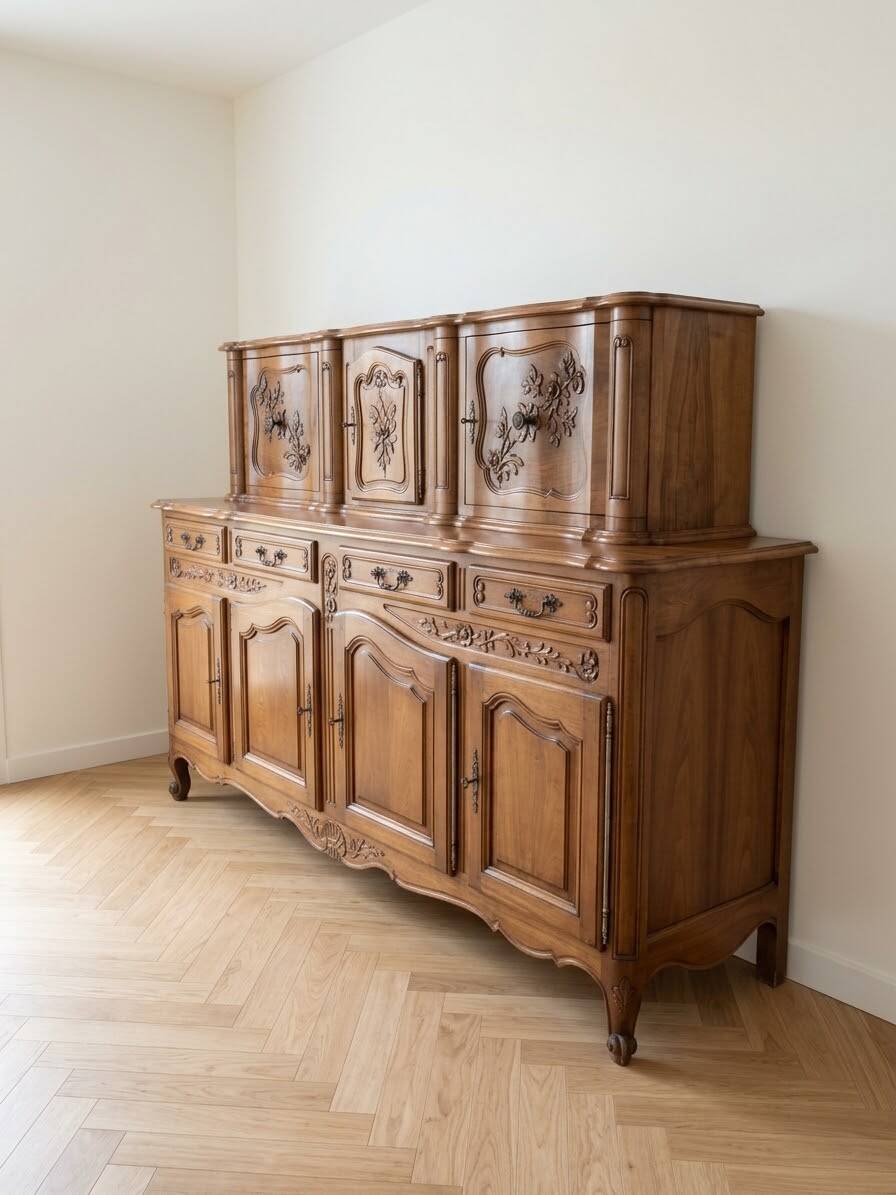 Large Provençal buffet in carved solid wood