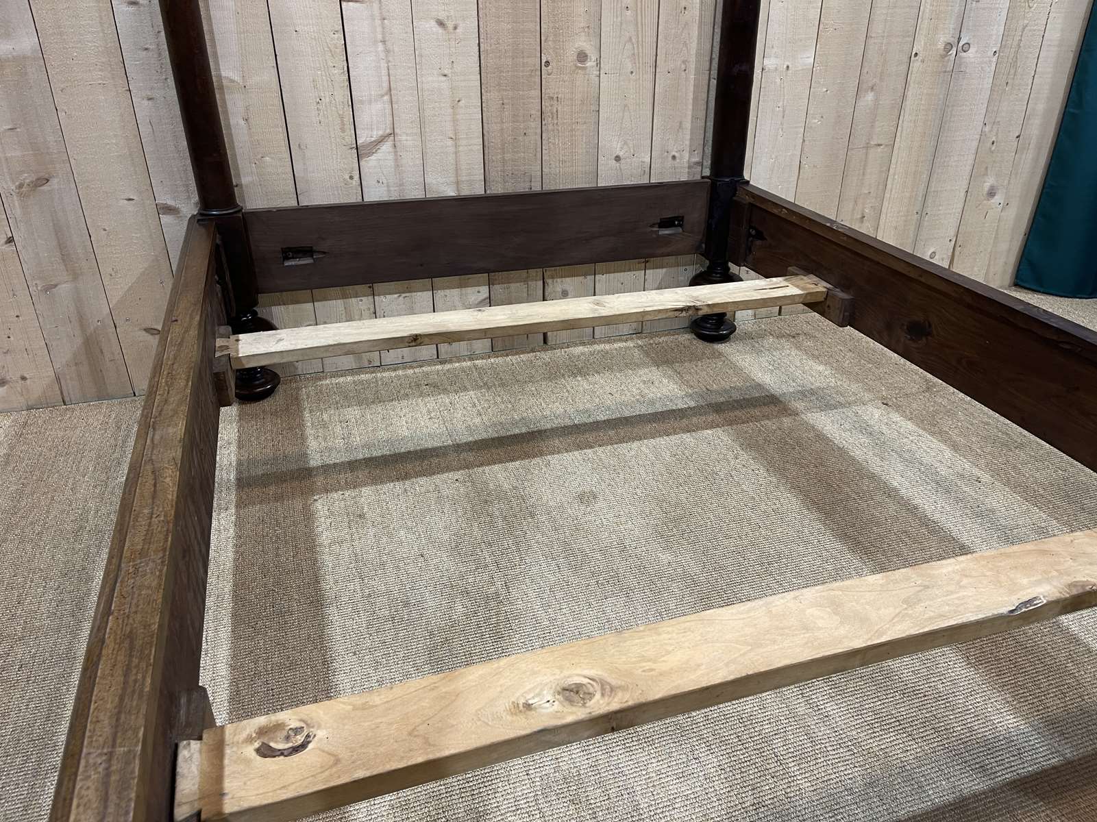 Louis XIII four-poster bed in walnut and poplar