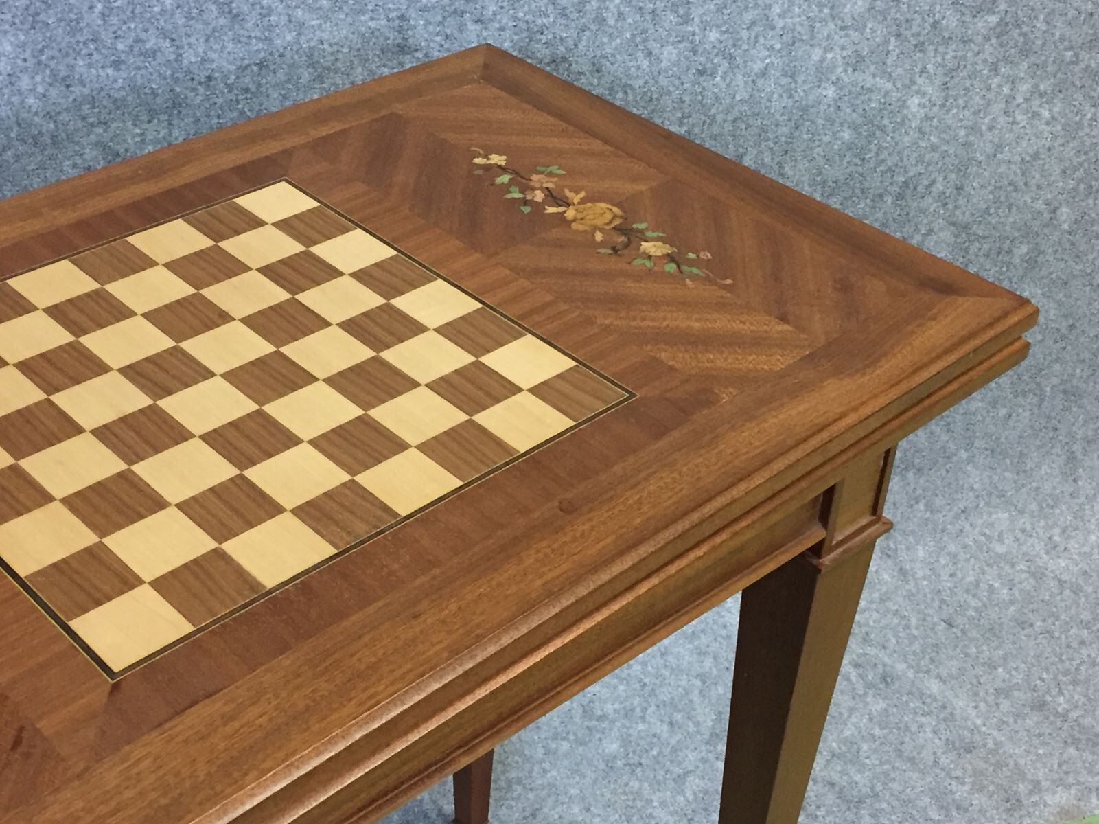 Table à jeux des années 50 en marqueterie