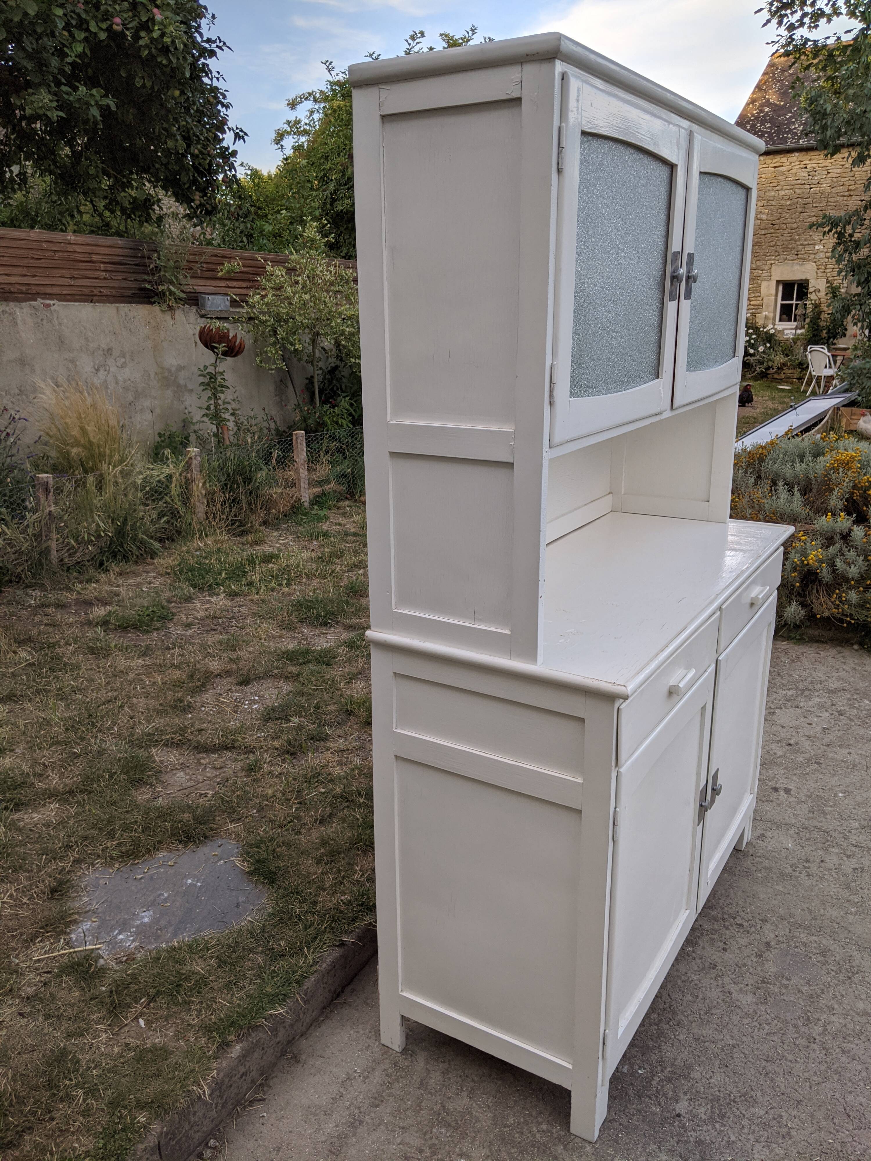 Old buffet two white bodies 50s