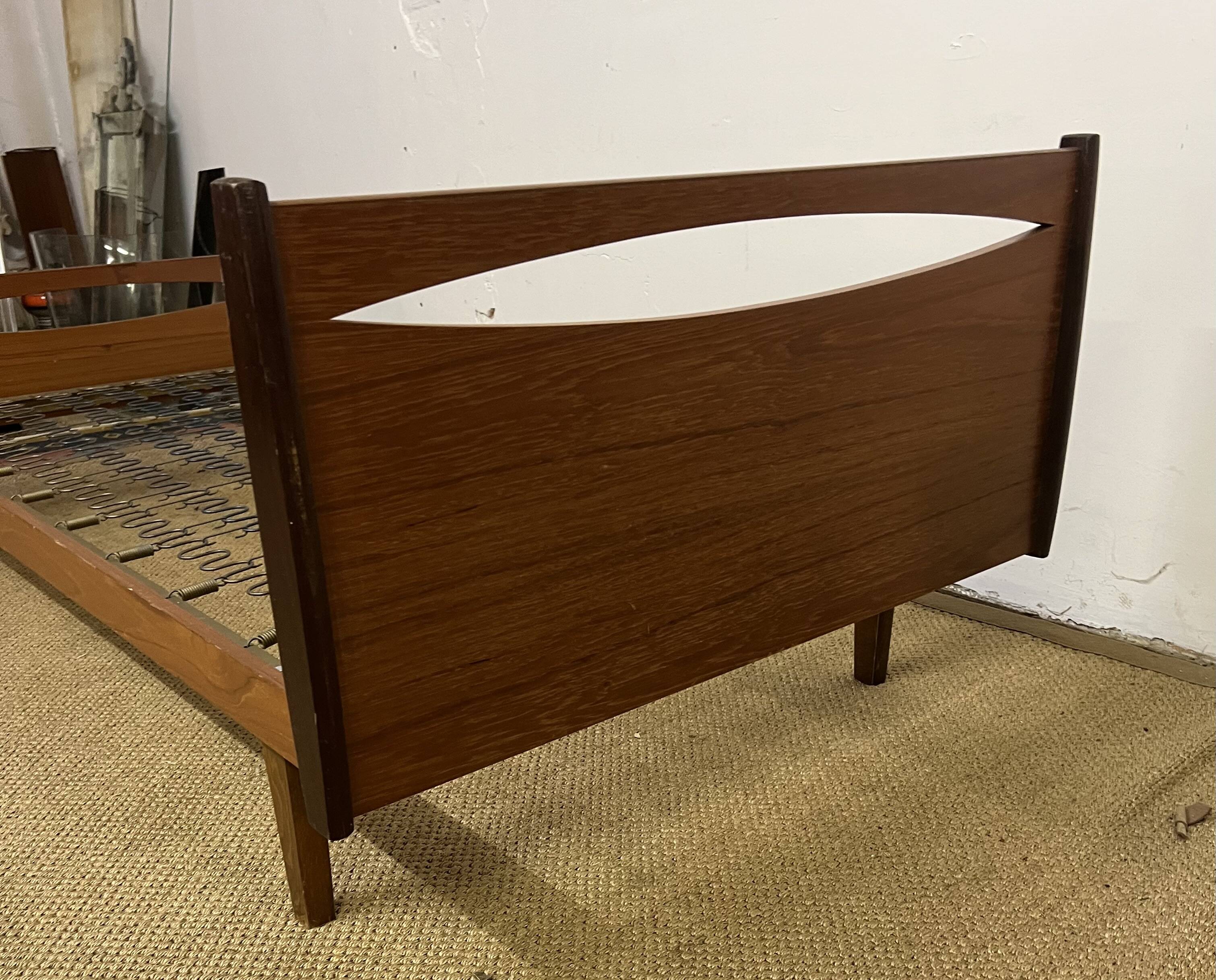 Vintage 1-seater bed from the 50s