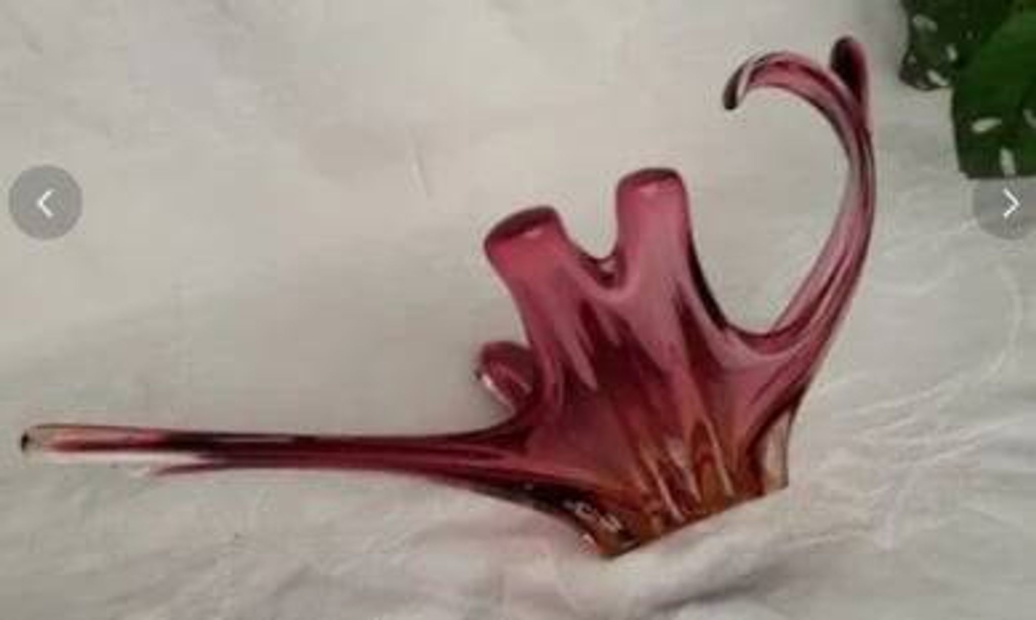 Grand centre de table en verre soufflé rose – design organique –