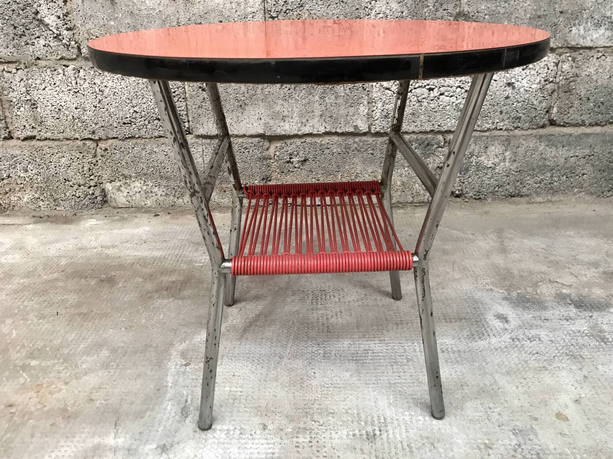 Coffee table round formica