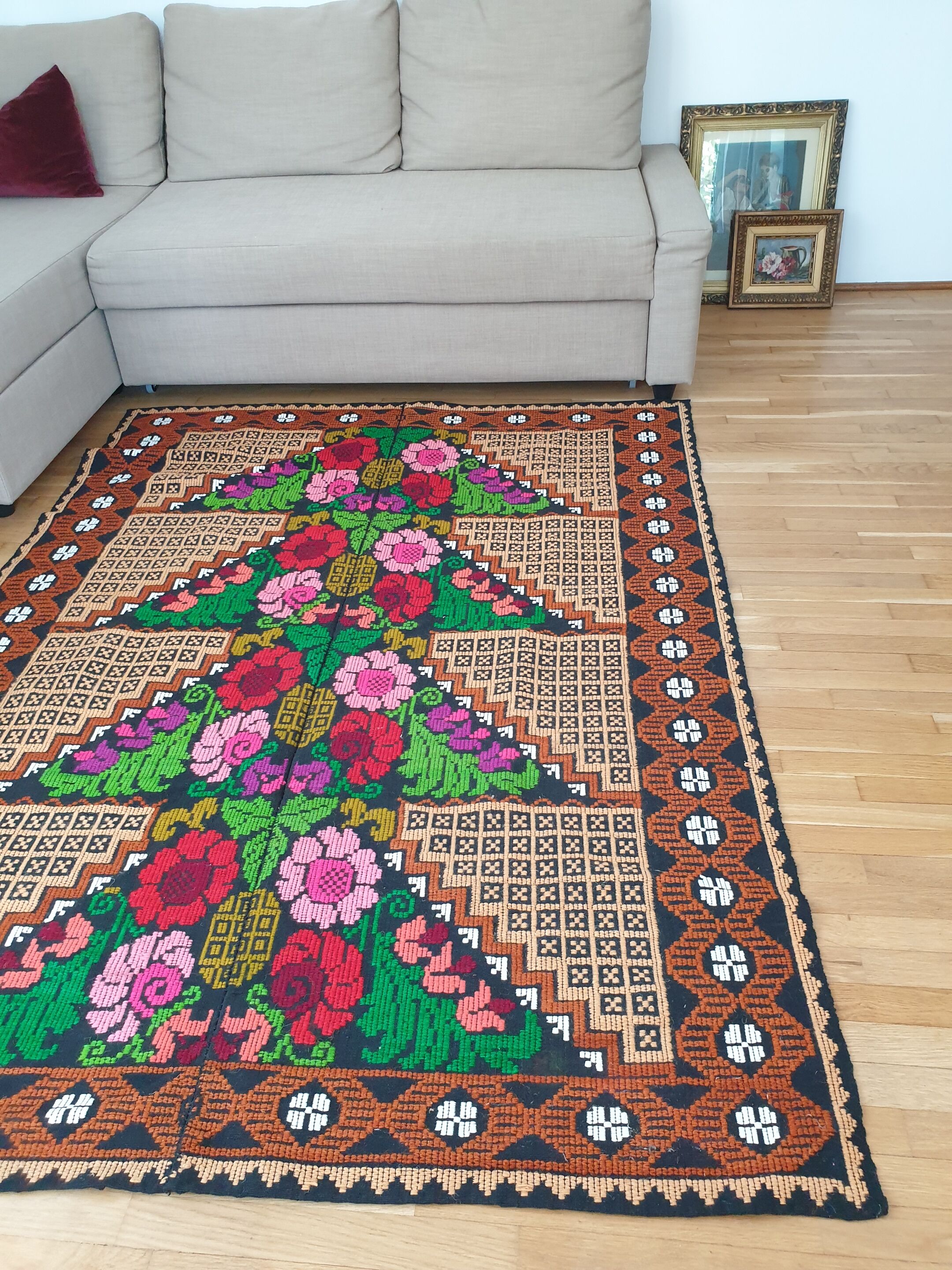 Brown wool rug with colorful boho flowers 142x196cm