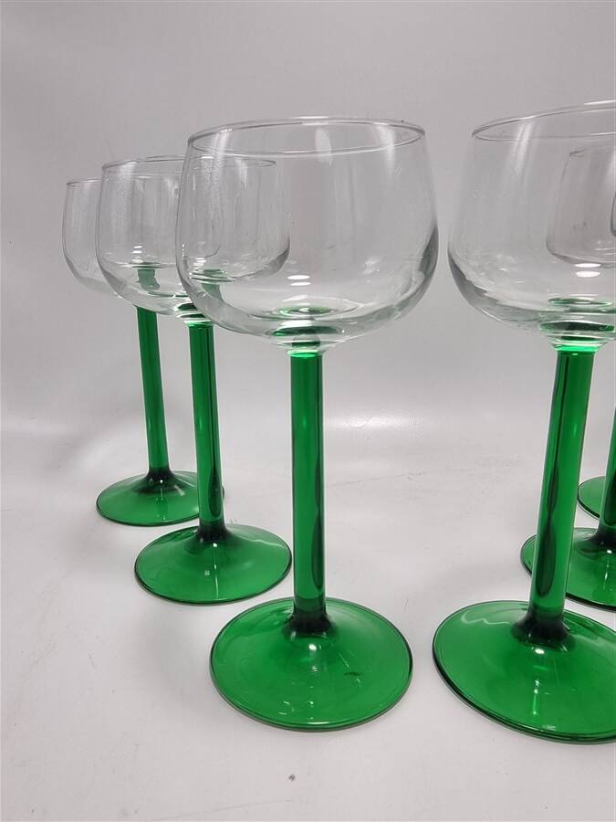 Set of 6 stemmed glasses
