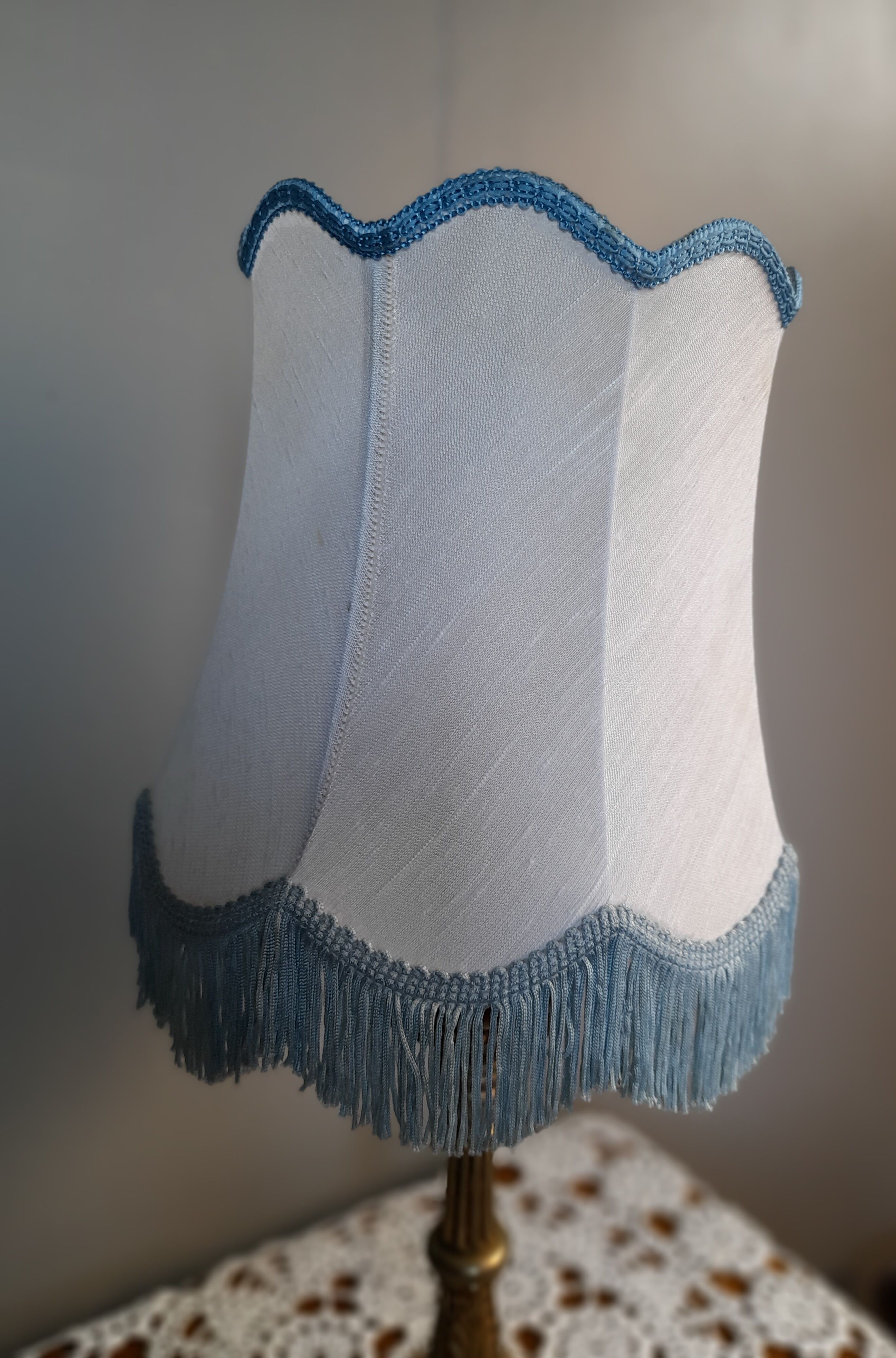 Table lamp bronze foot lampshade pagoda white and blue 50s