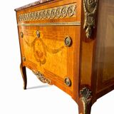 Commode en marqueterie de style Gustavien suédois du milieu du 20e siècle avec marbre