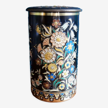 Metal biscuit box from the 60s with flower pattern