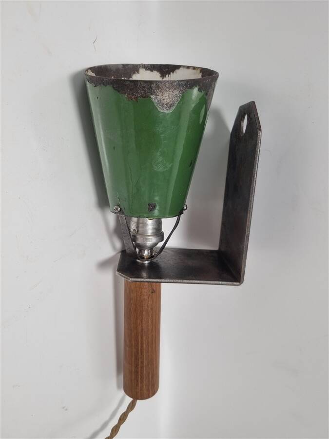 Enamelled sheet metal portable lamp