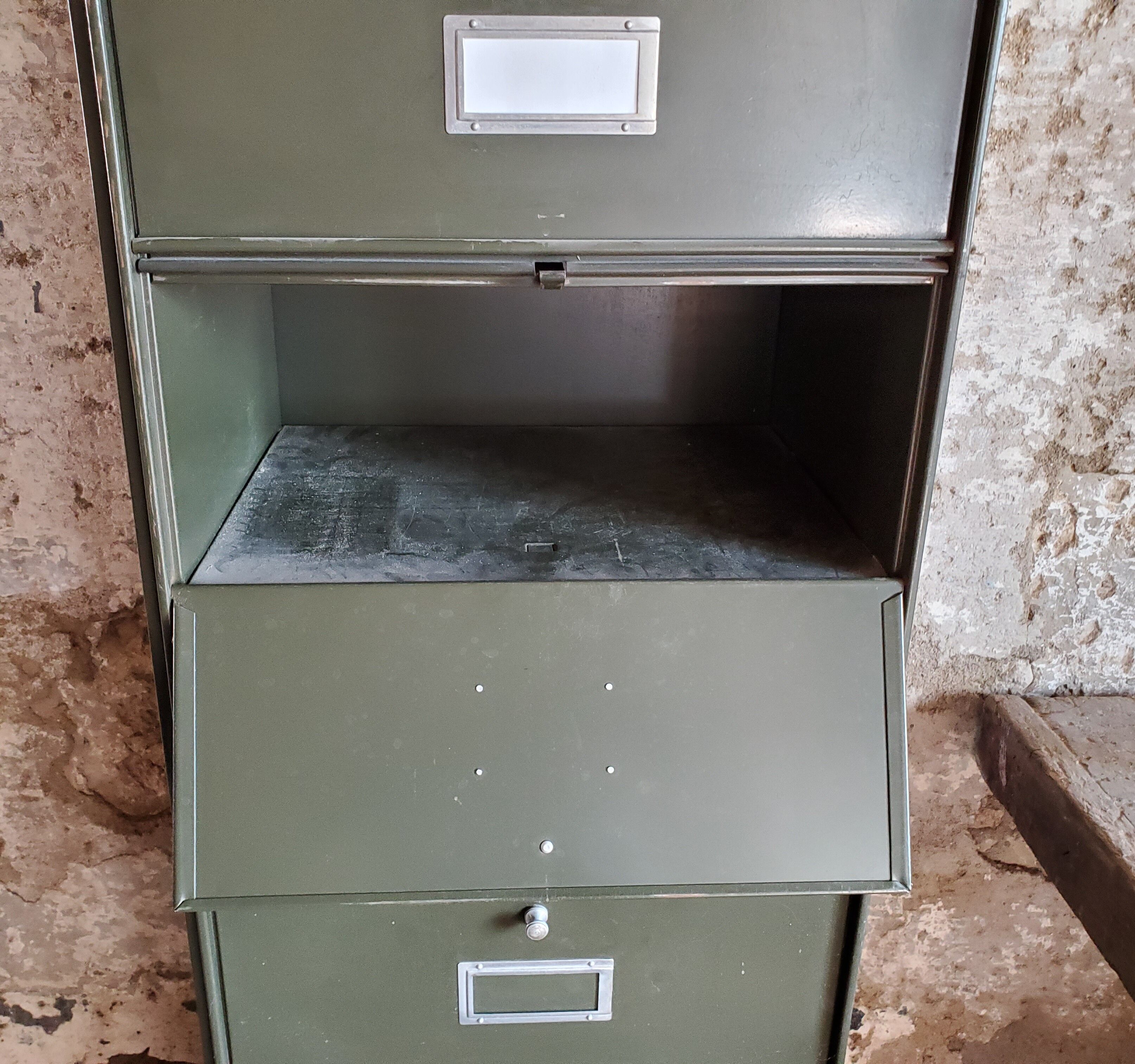 Metal locker with drawers