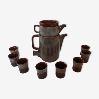 Set of stoneware teacups and a kettle, Poland 1971