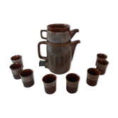 Ensemble de tasses à thé en grès et d’une bouilloire, Pologne 1971