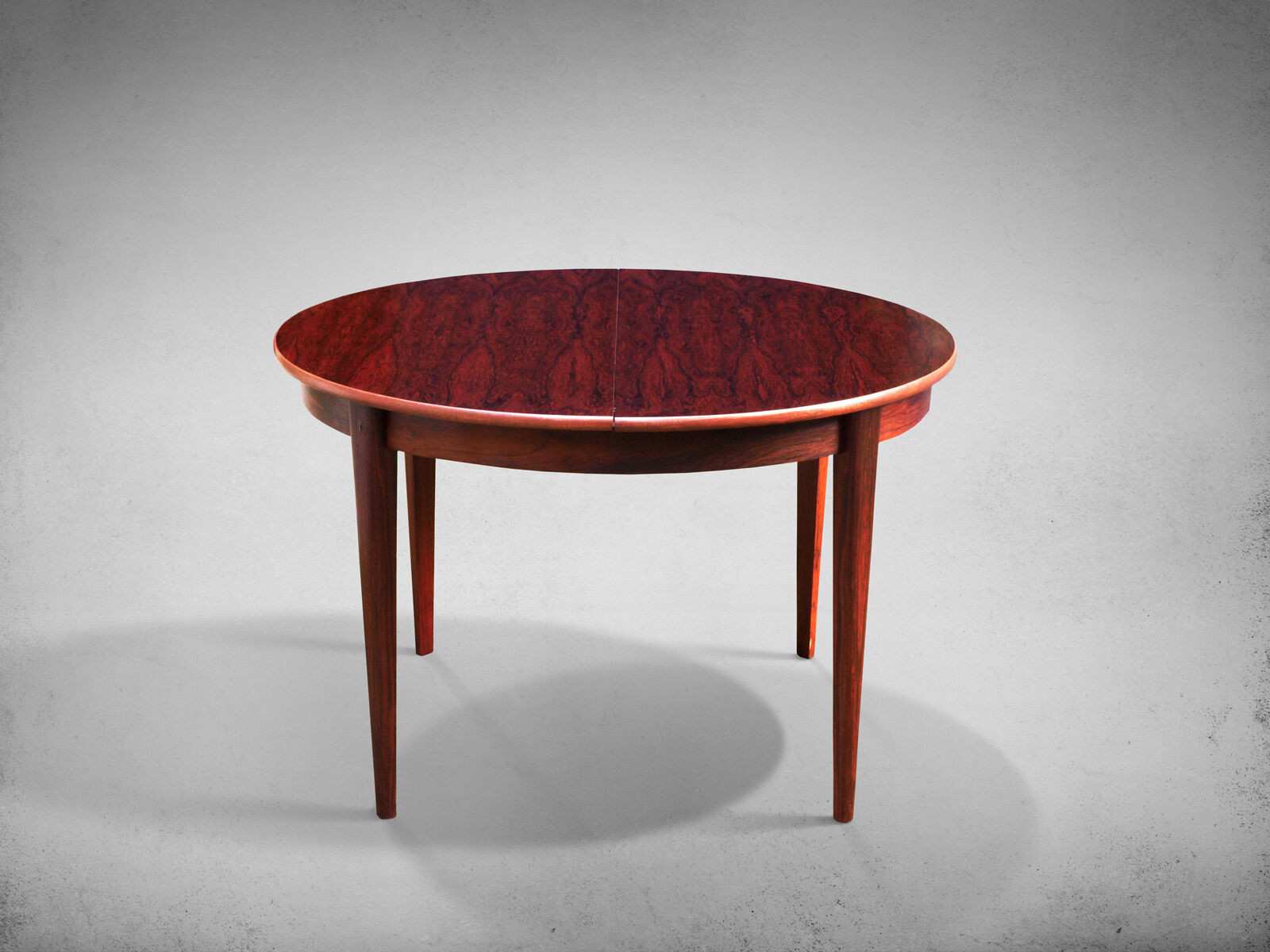 Rio rosewood dining table