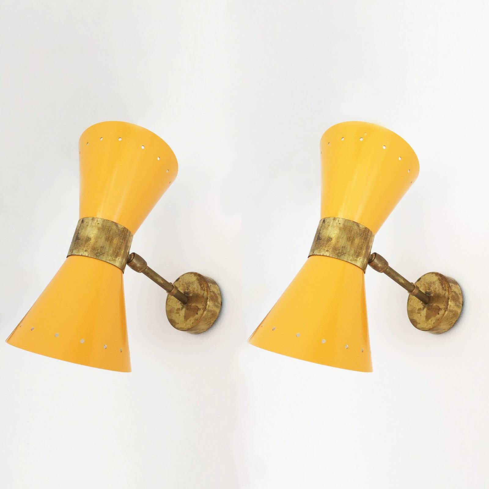 Pair of Italian diabolo wall lights, design 1950.
