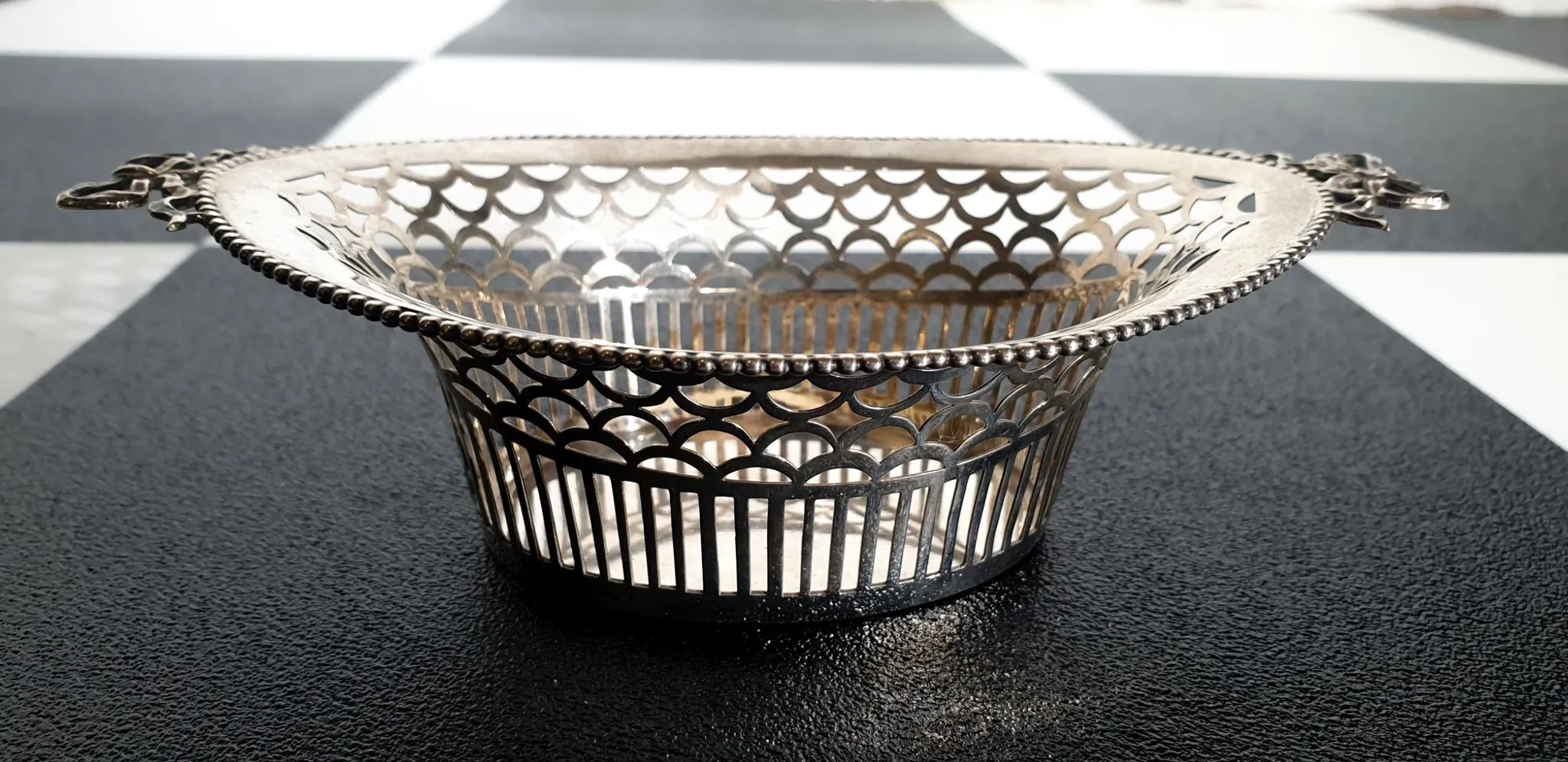 Silver bonbon basket with bows – Van Kempen, Begeer & Vos, 1934