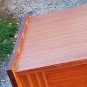 Bookcase from the 60s/70s in golden mahogany with bobbin feet