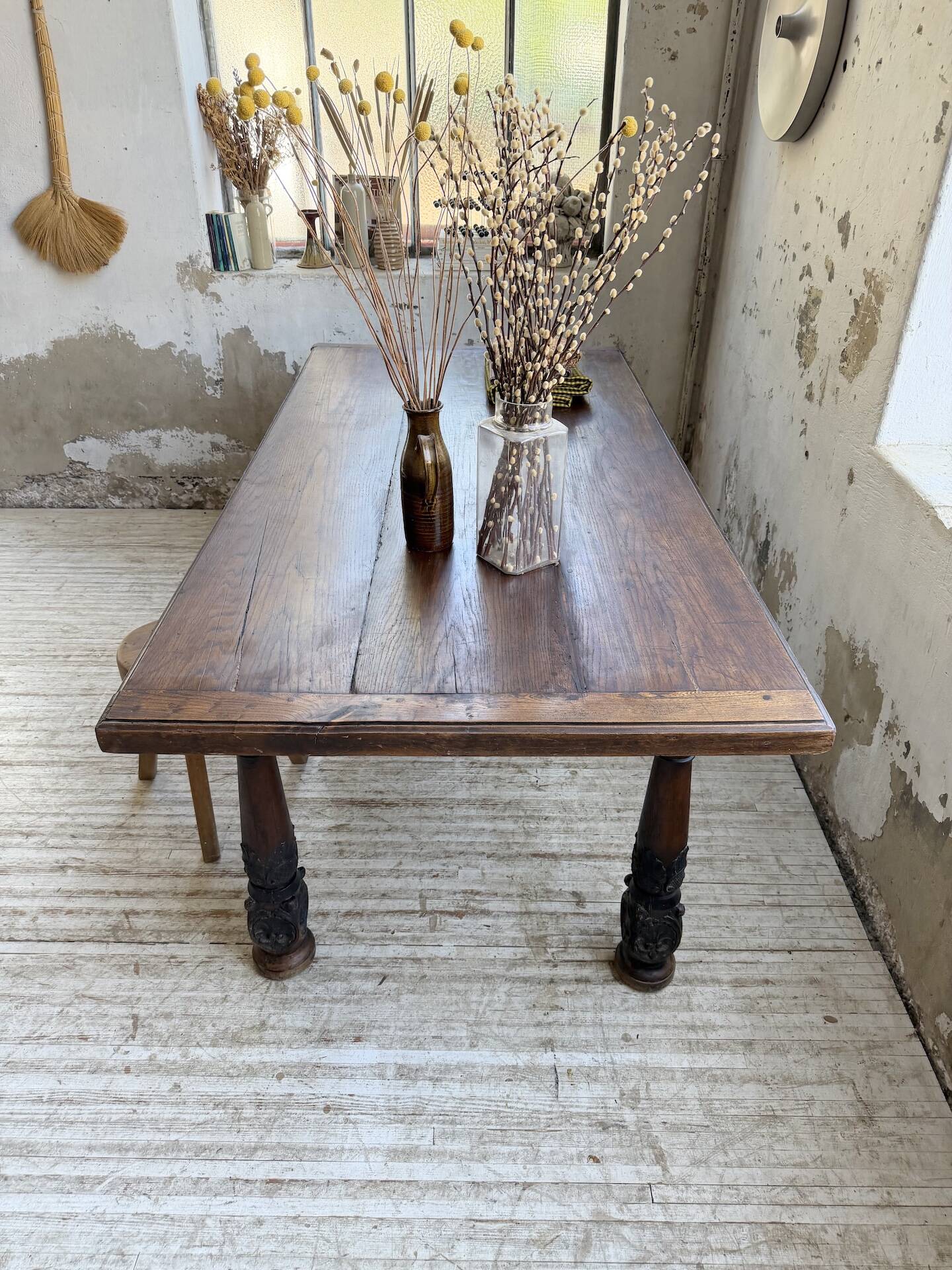 19th-century castle table, carved solid oak, 190cm.