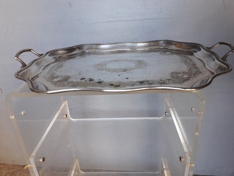 Tray in silver metal