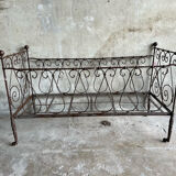 Evolutionary baby cot
