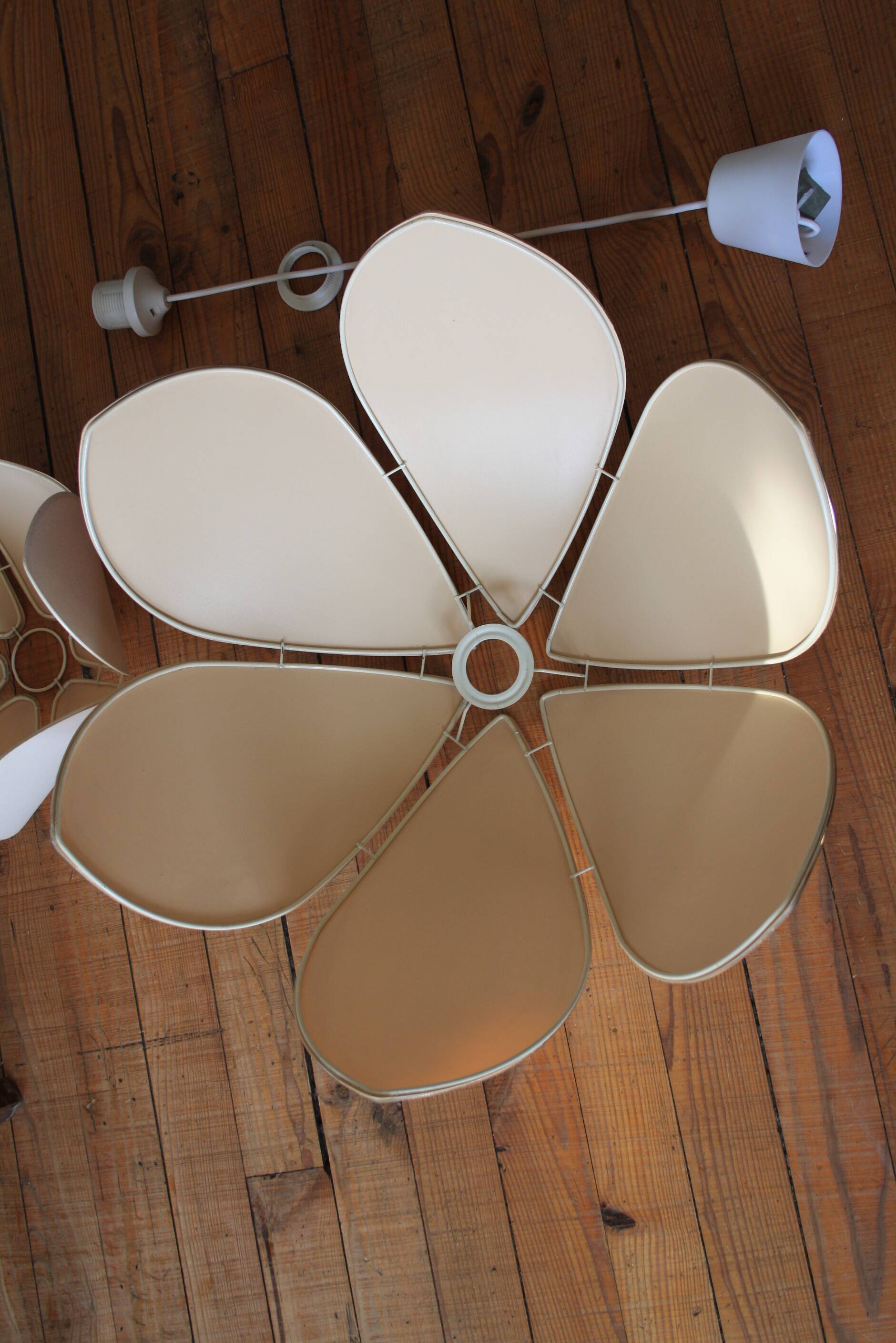 Lotus flower pendant, petals