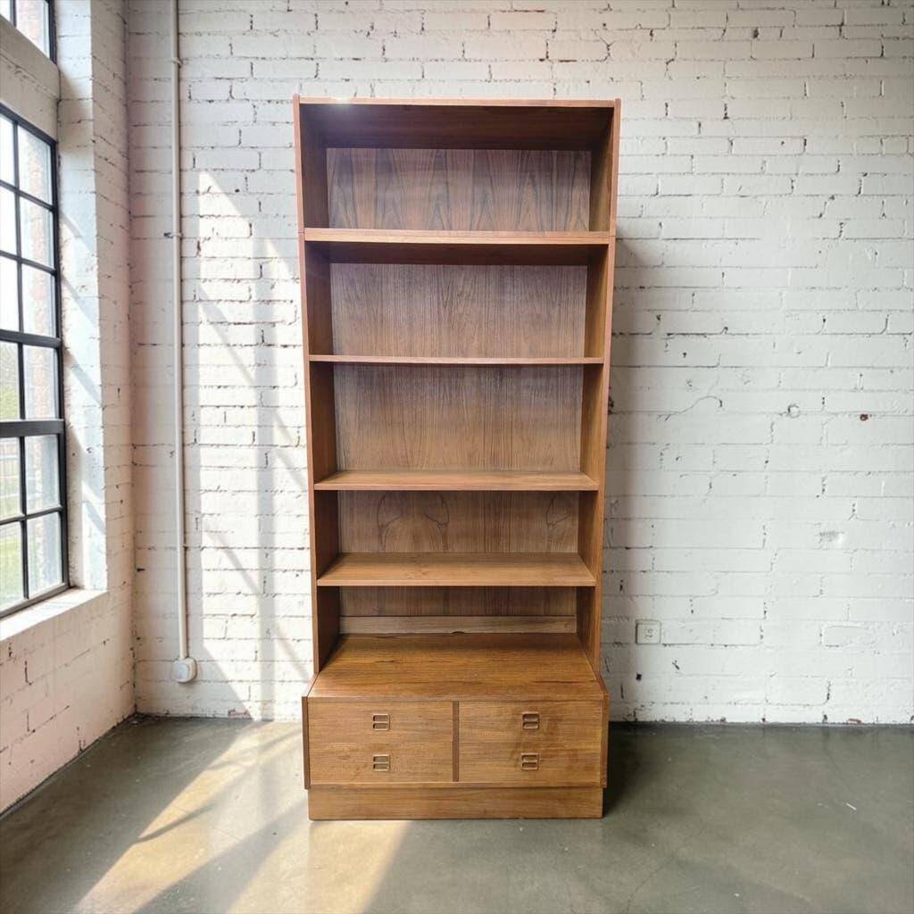 Vintage wooden shelf/bookcase/display cabinet