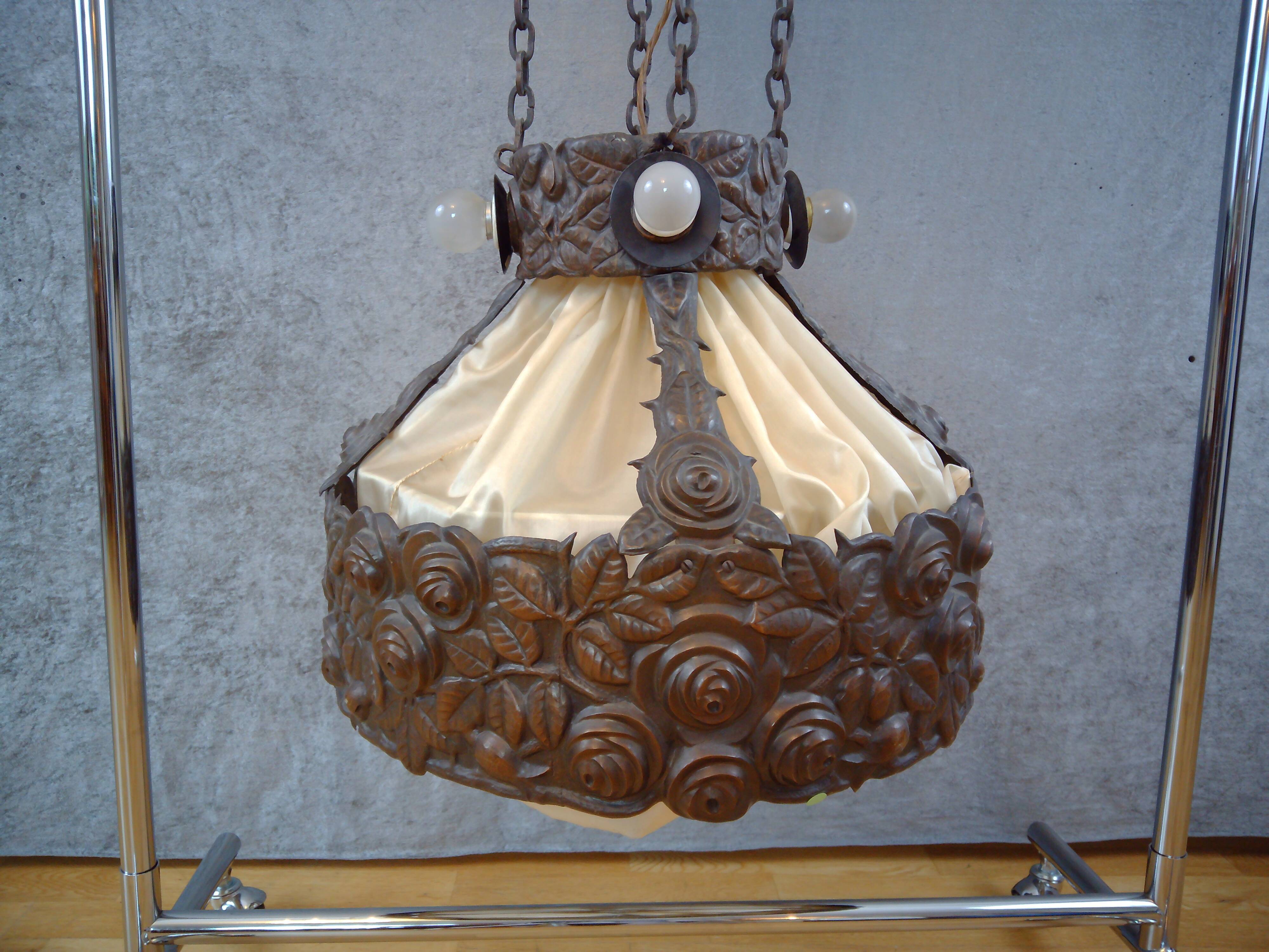 Antique Art Nouveau lamp in copper and silk