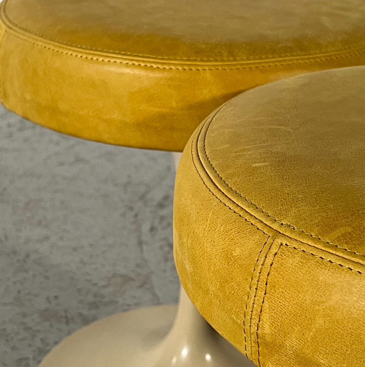 Tabouret "tulip" Eero Saarinen pour Knoll International