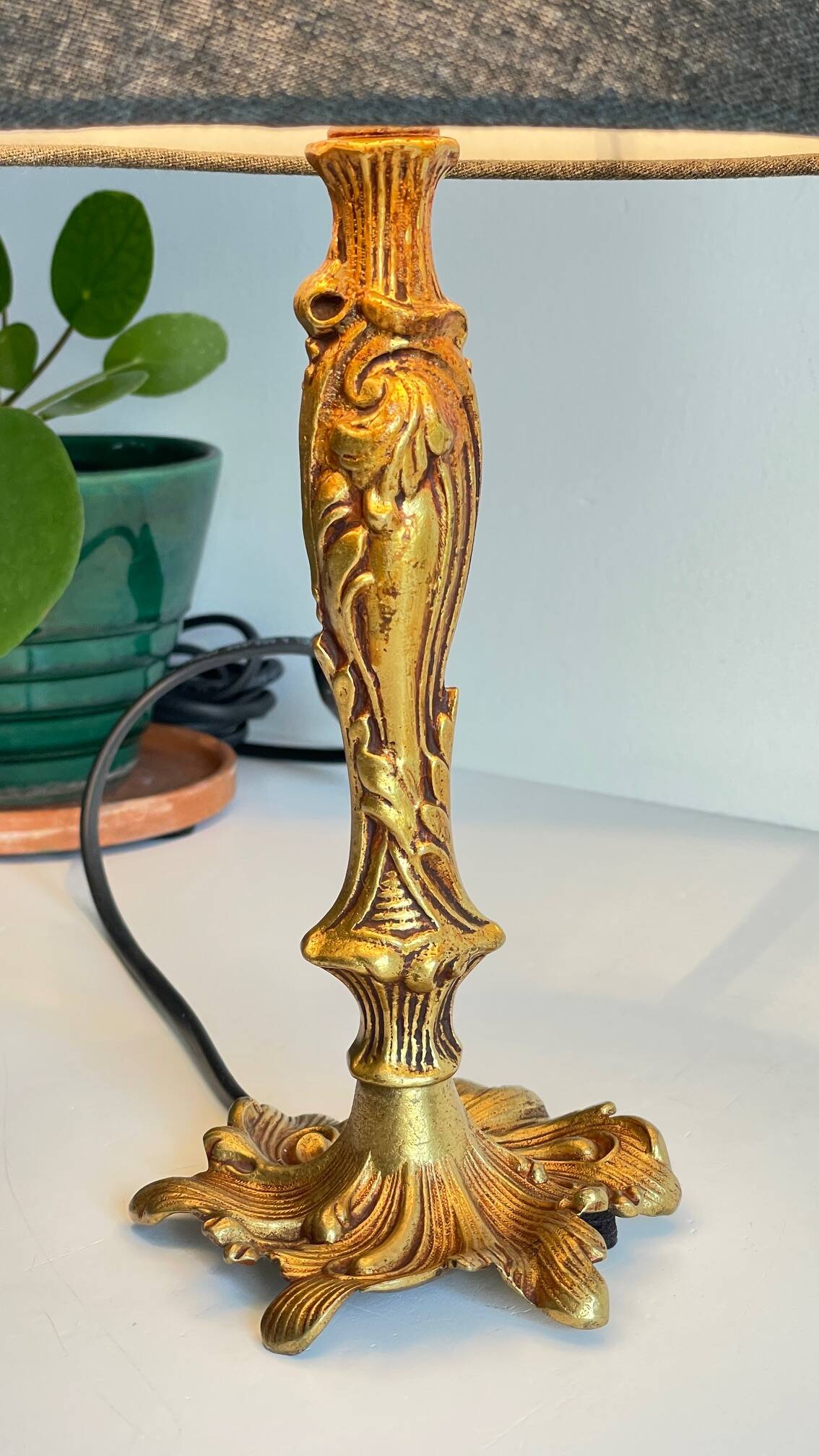 Chic bronze lamp with vintage gold patina