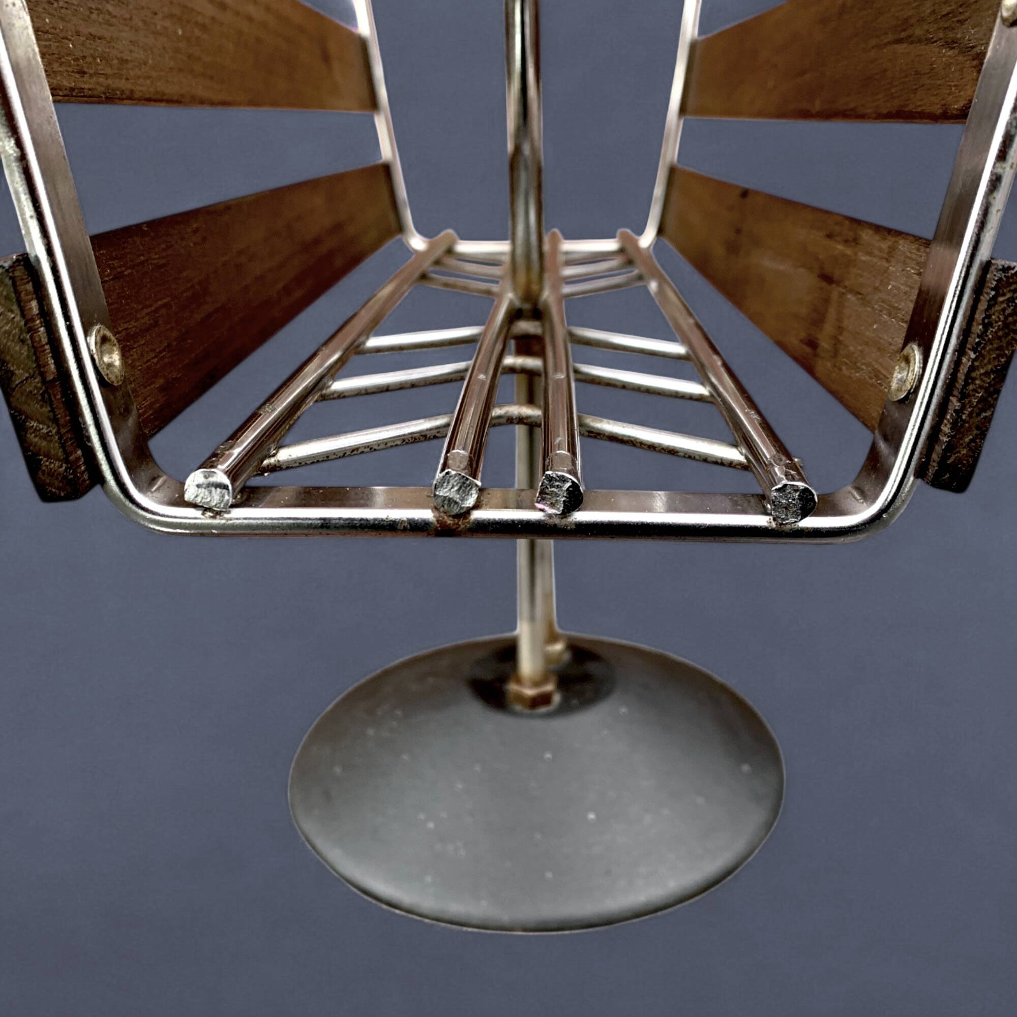 : Multifunctional magazine rack from the 50s-60s in chrome-plated metal and solid wood