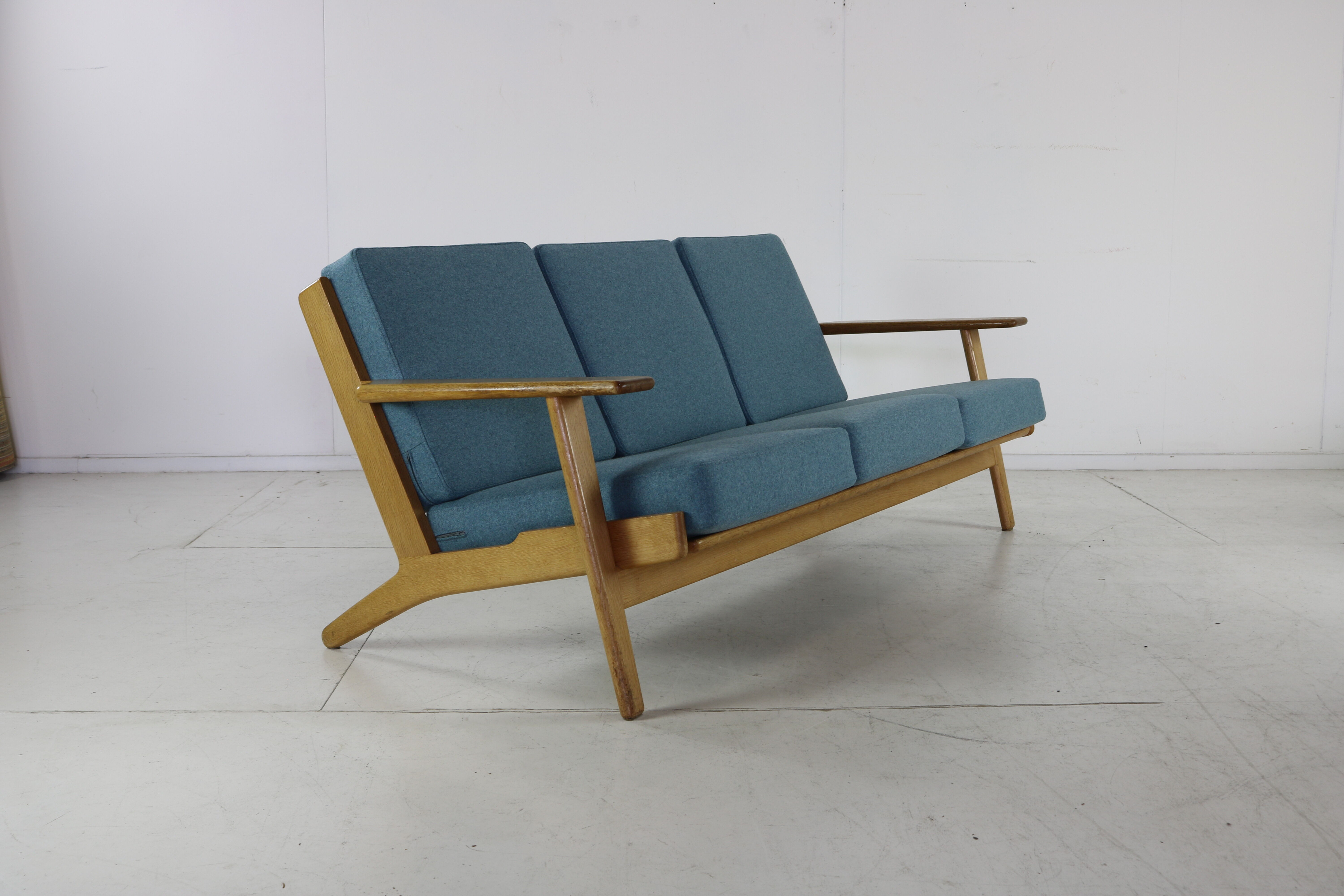 Complete danish design oakwood Hans Wegner lounge set