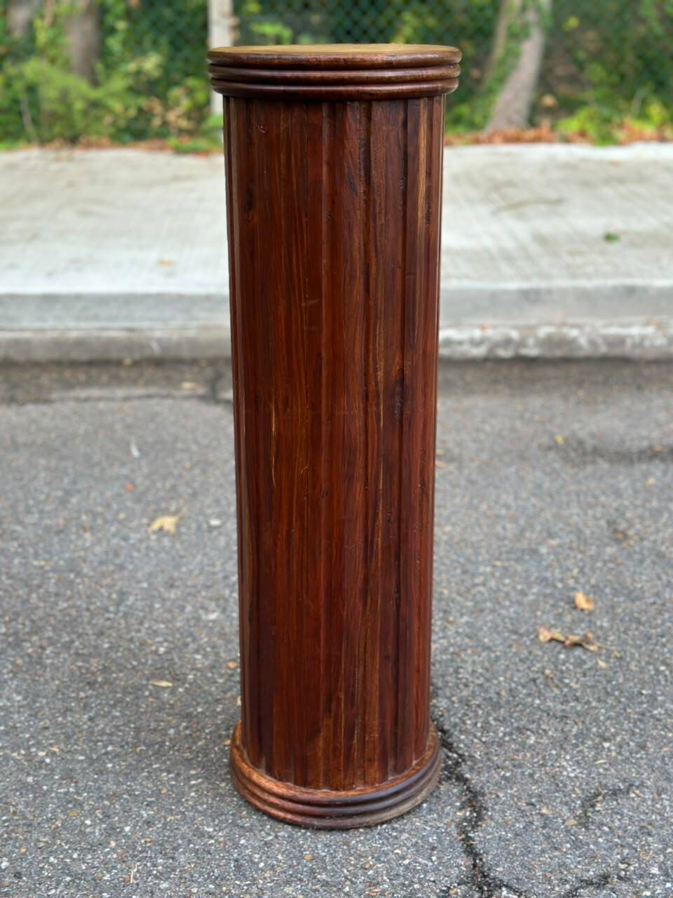 Column furniture with 5 drawers, cylindrical, made of solid wood, round chest of drawers.