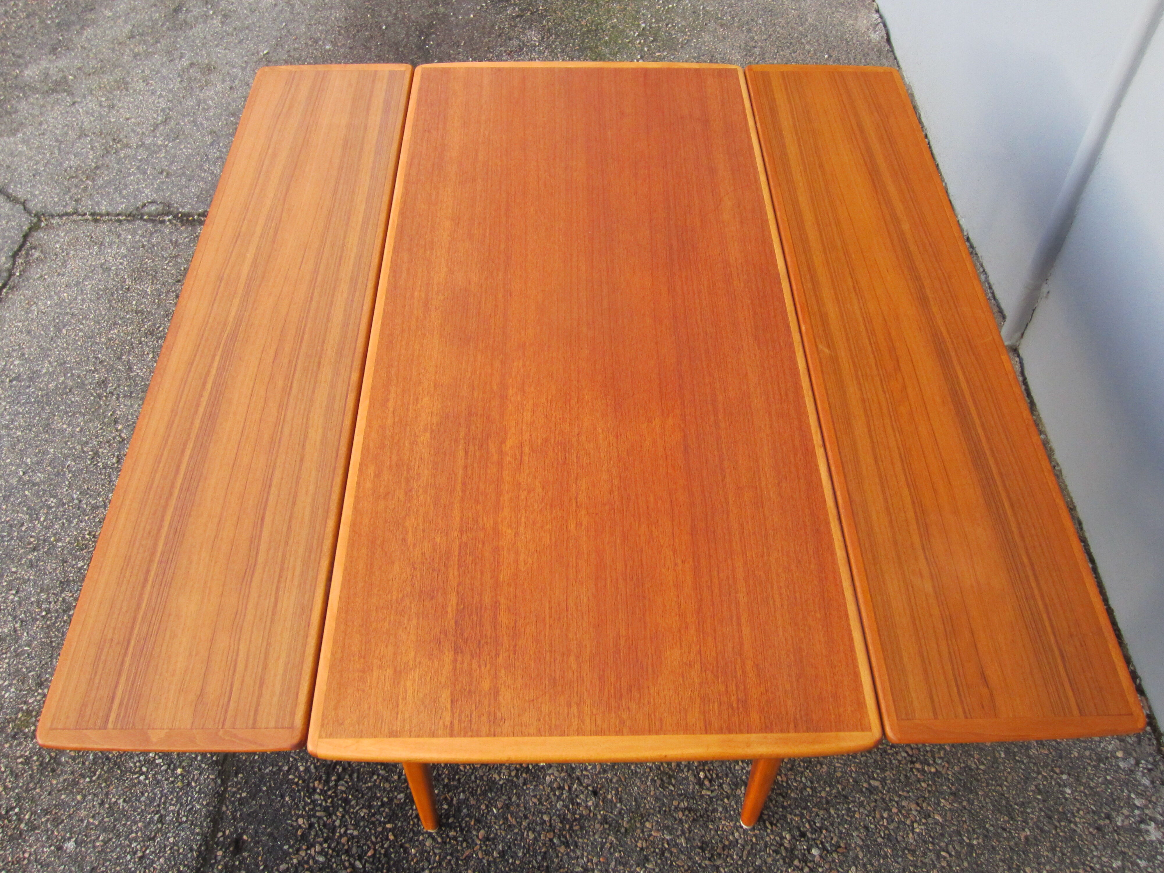 Scandinavian teak coffee table that can be upgraded to a dining table