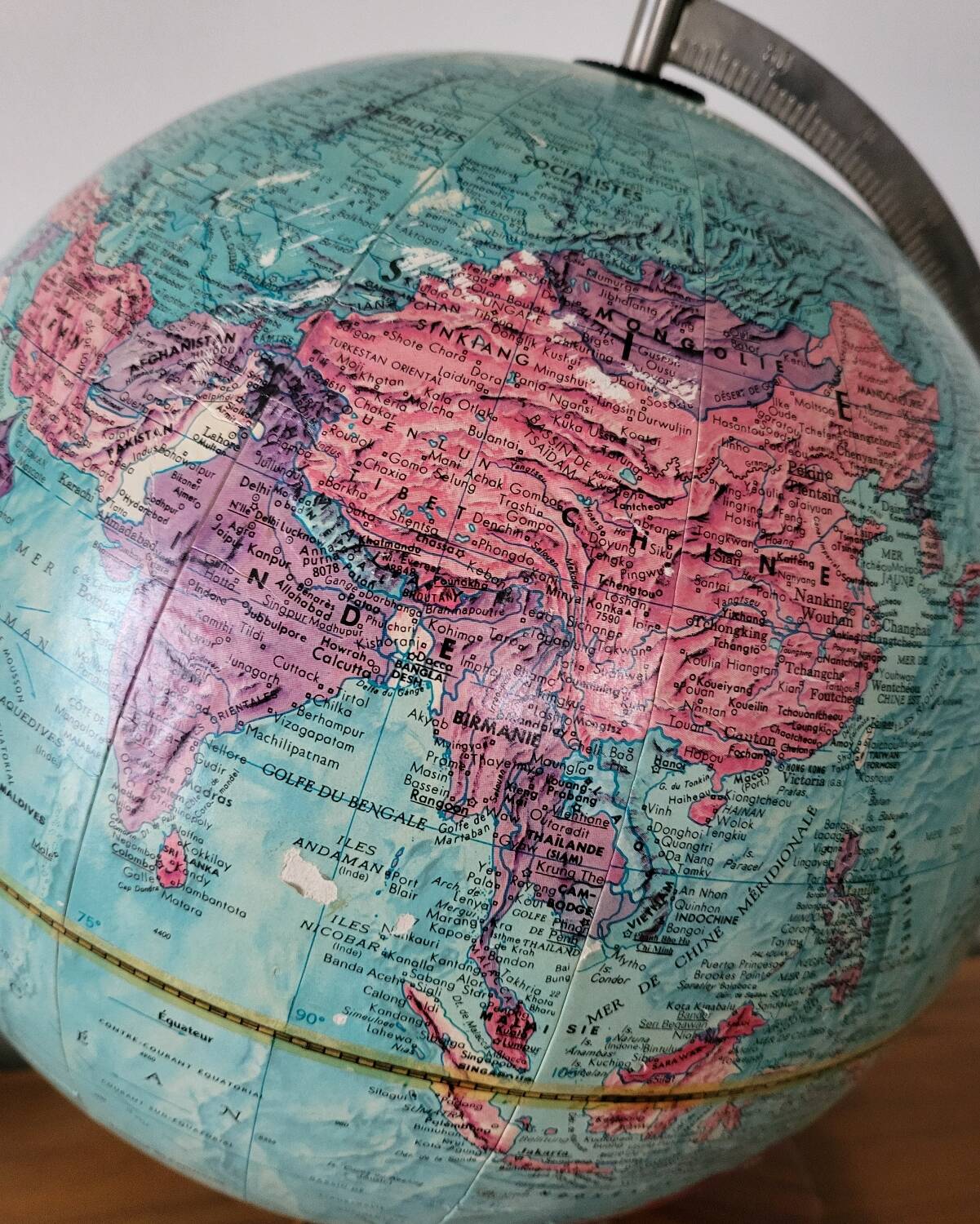 Earth globe scan stereo globe relief