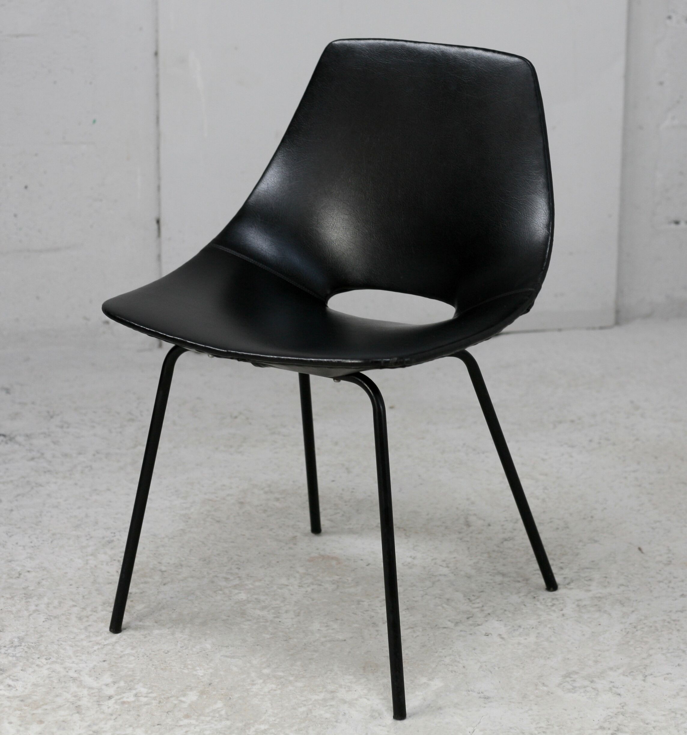 “Tonneau” chair by Pierre Guariche, Steiner edition, France, circa 1950
