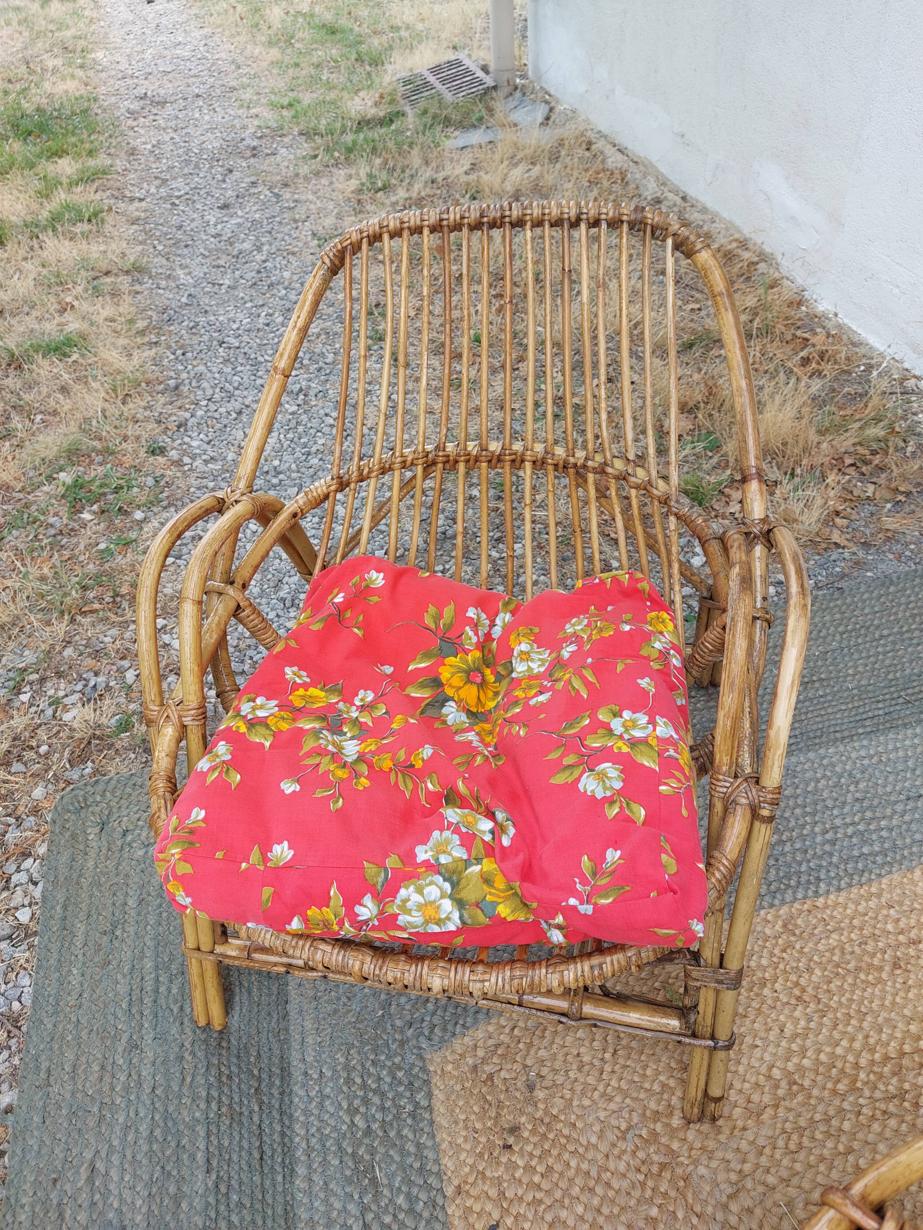 4 armchairs and a coffee table made of rattan and bamboo wood, vintage.