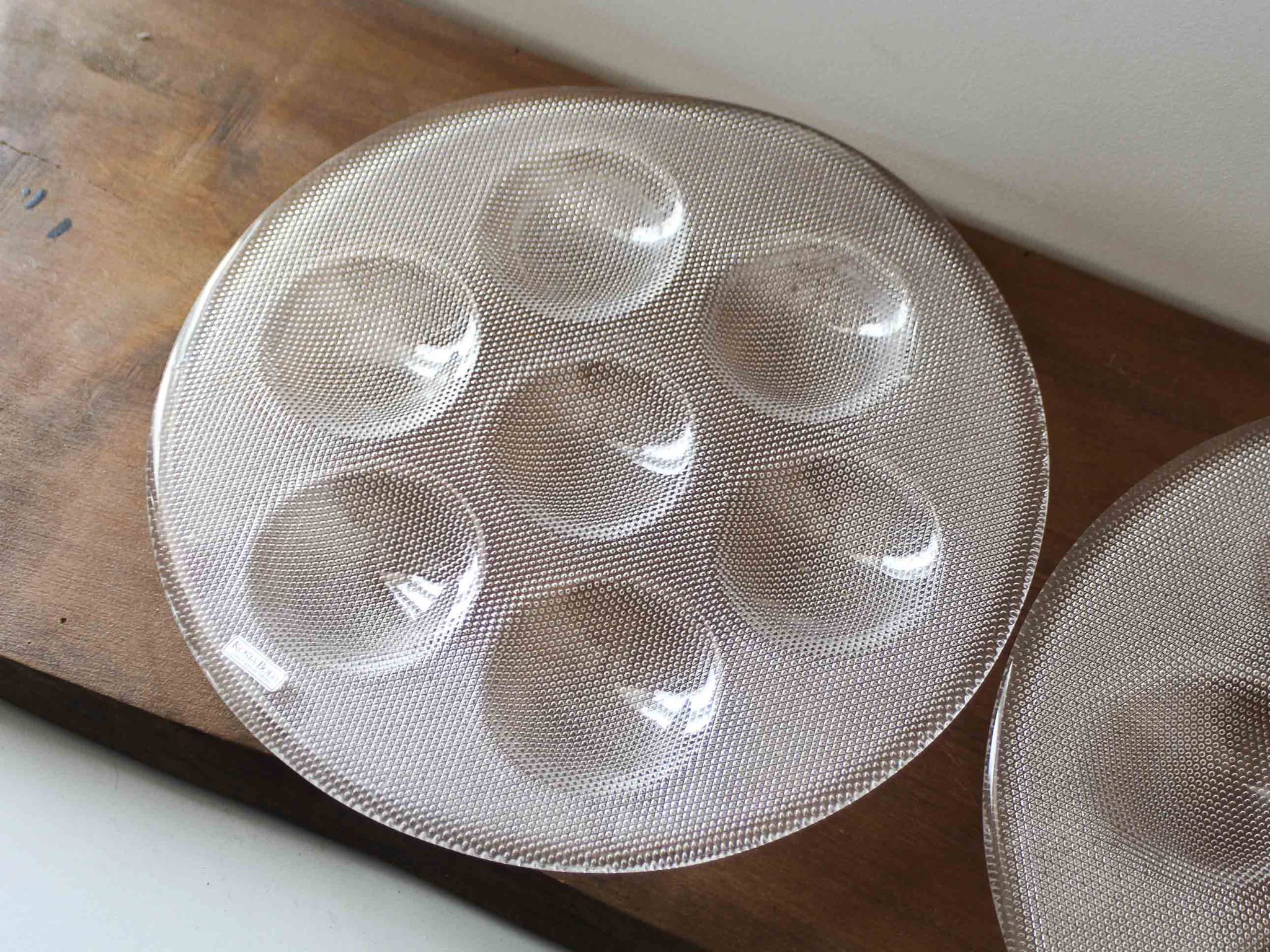 Set of 2 Kosta Boda oyster plates Sweden