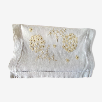 Hand embroidered rectangular napperon