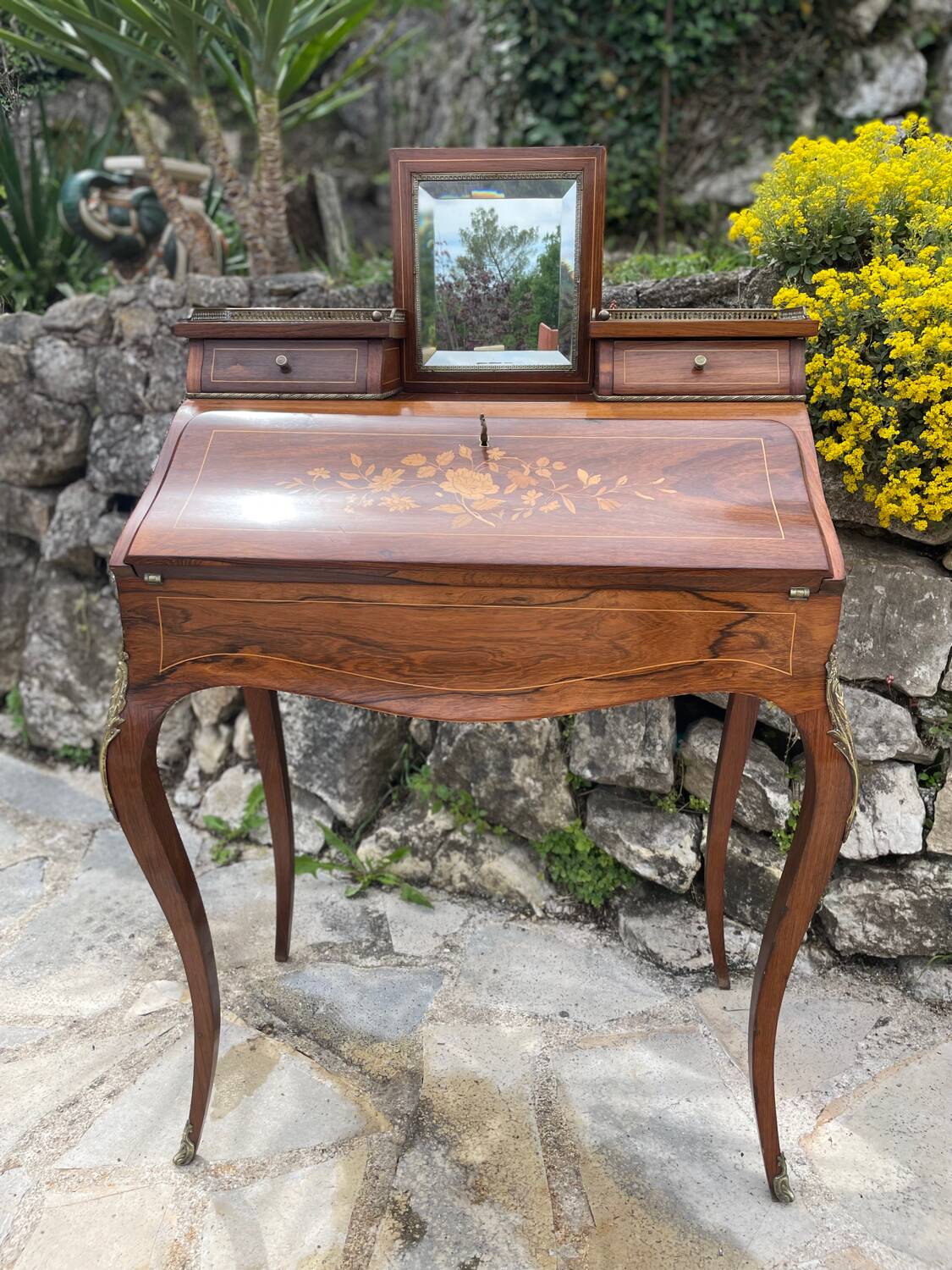 Petit bureau de Dame de style Louis XV époque XIXeme siècle