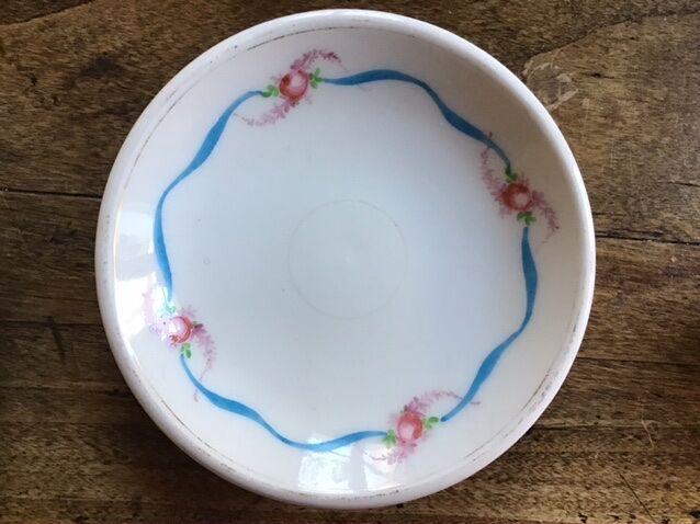 4 Belles tasses brulots anciennes en porcelaine Ecoute-S'il