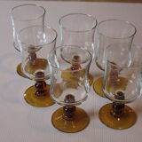 6 vintage stemmed glasses in very good condition