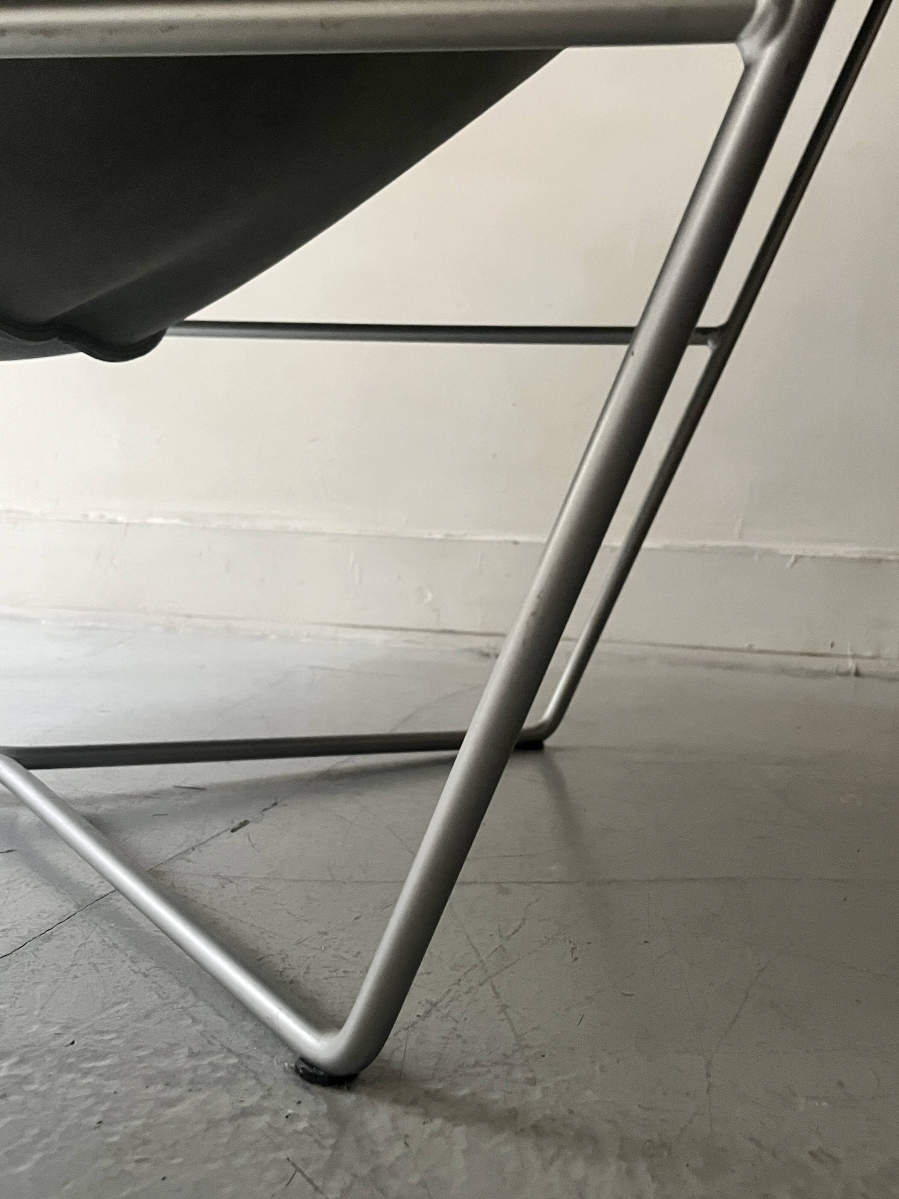 Design armchair Semana in black leather and steel by D. Weeks, limited edition 1980.